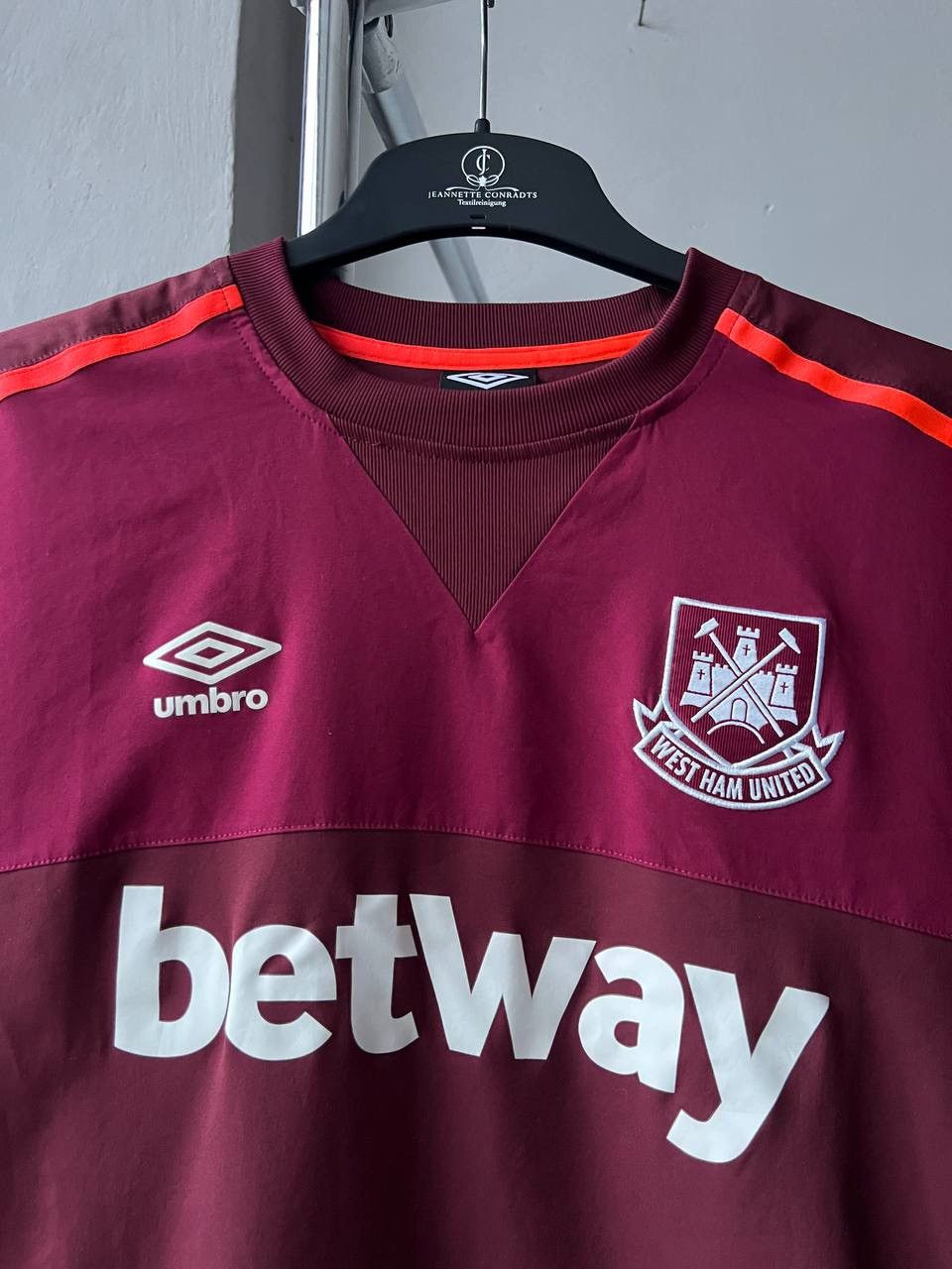 Umbro 2020/21 WEST HAM UNITED TRAINING SOCCER FOOTBALL JACKET SZ L Size US L / EU 52-54 / 3 - 4 Thumbnail