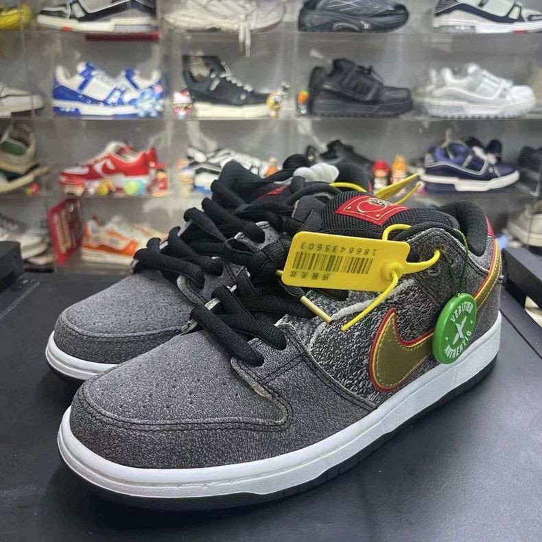 Nike Dunk SB Hu Tong Size 42.5 Sneakers Size US 10.5 / EU 43-44 - 1 Thumbnail