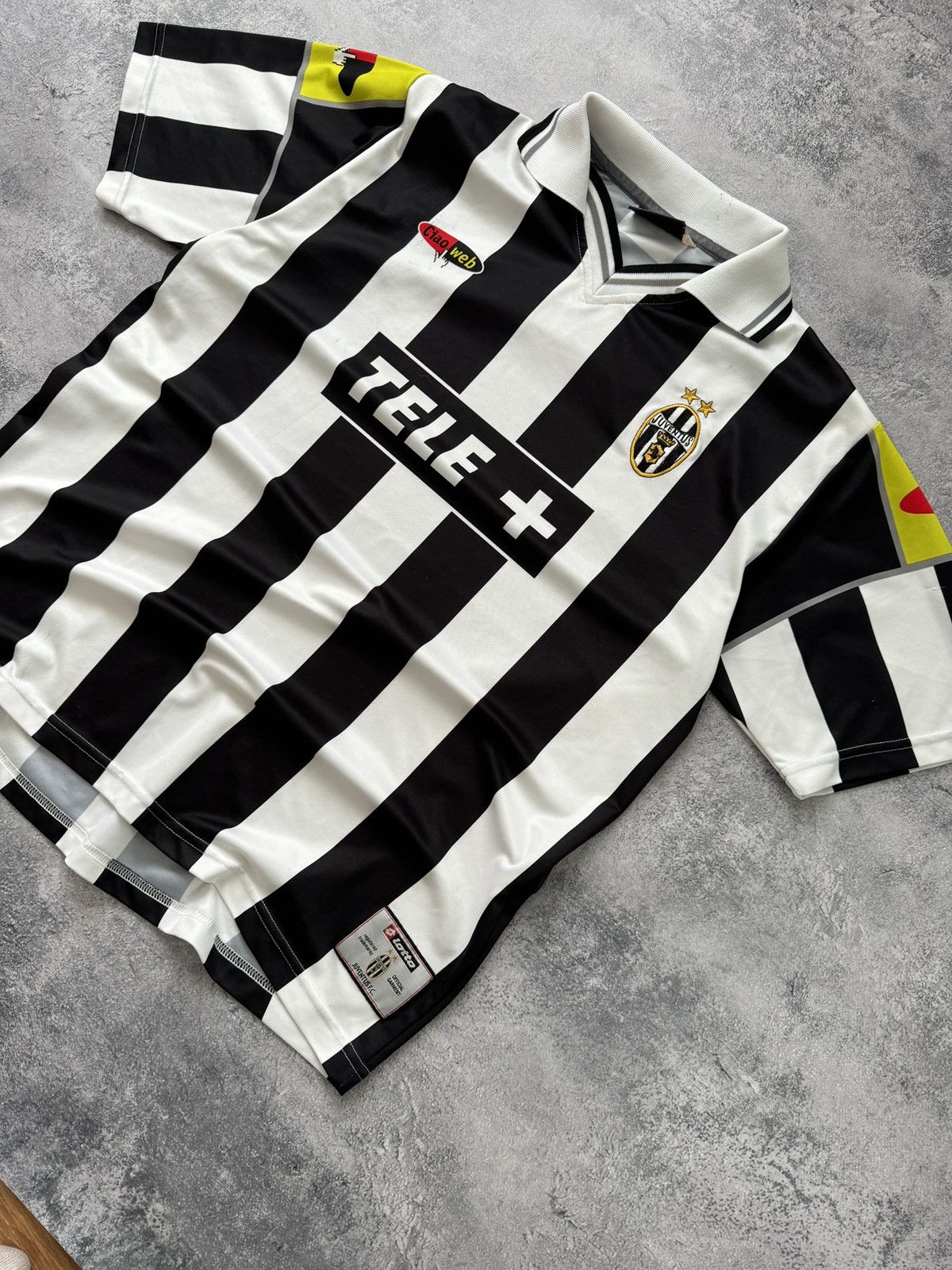 Vintage Vintage Lotto Juventus 2000/2001 Home Jersey T-Shirt Size US L / EU 52-54 / 3 - 2 Thumbnail