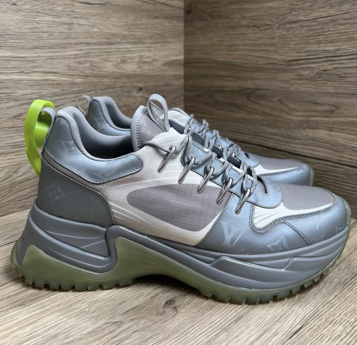 Louis Vuitton Louis Vuitton Run Away Grey Monogram Sneakers J41 Size US 8 / EU 41 - 3 Thumbnail