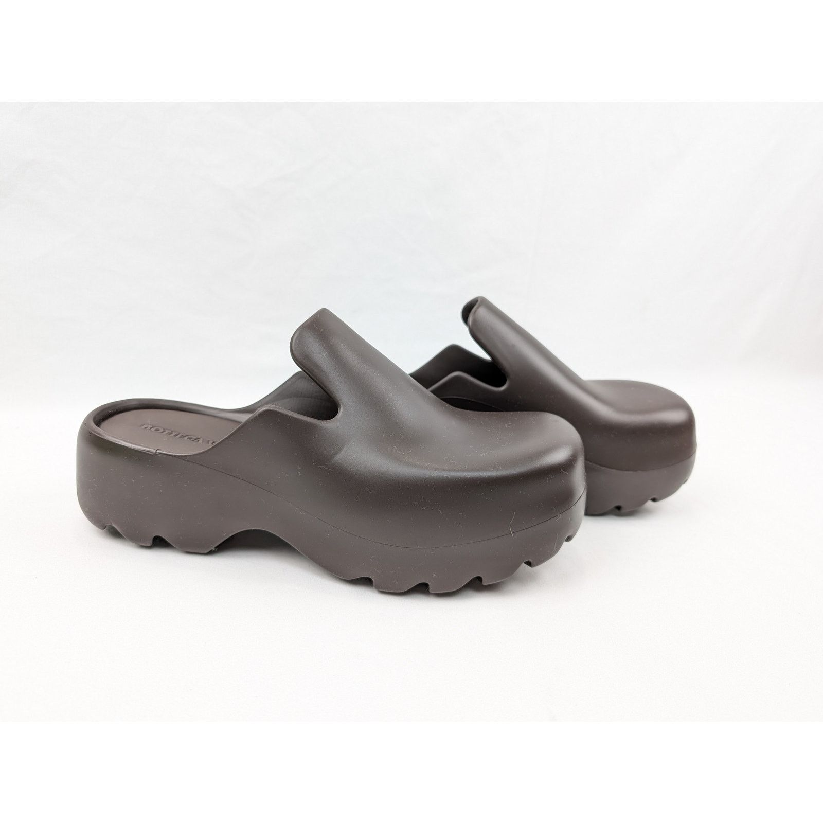 Bottega Veneta o1rshd1 Flash Slipper Rubber Gel Rubber Sandal in Fondant Size US 8 / EU 41 - 13 Thumbnail
