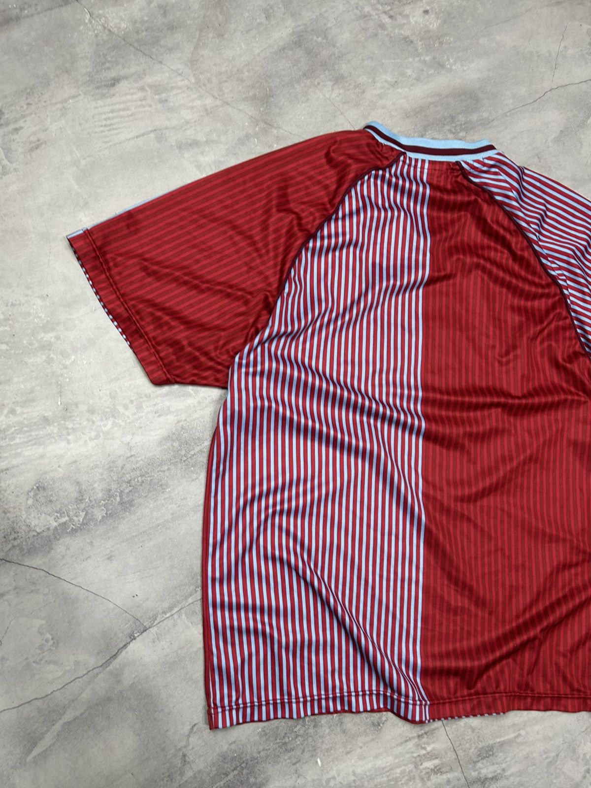 Vintage Rare Vintage Aston Villa soccer jersey Size US M / EU 48-50 / 2 - 6 Thumbnail