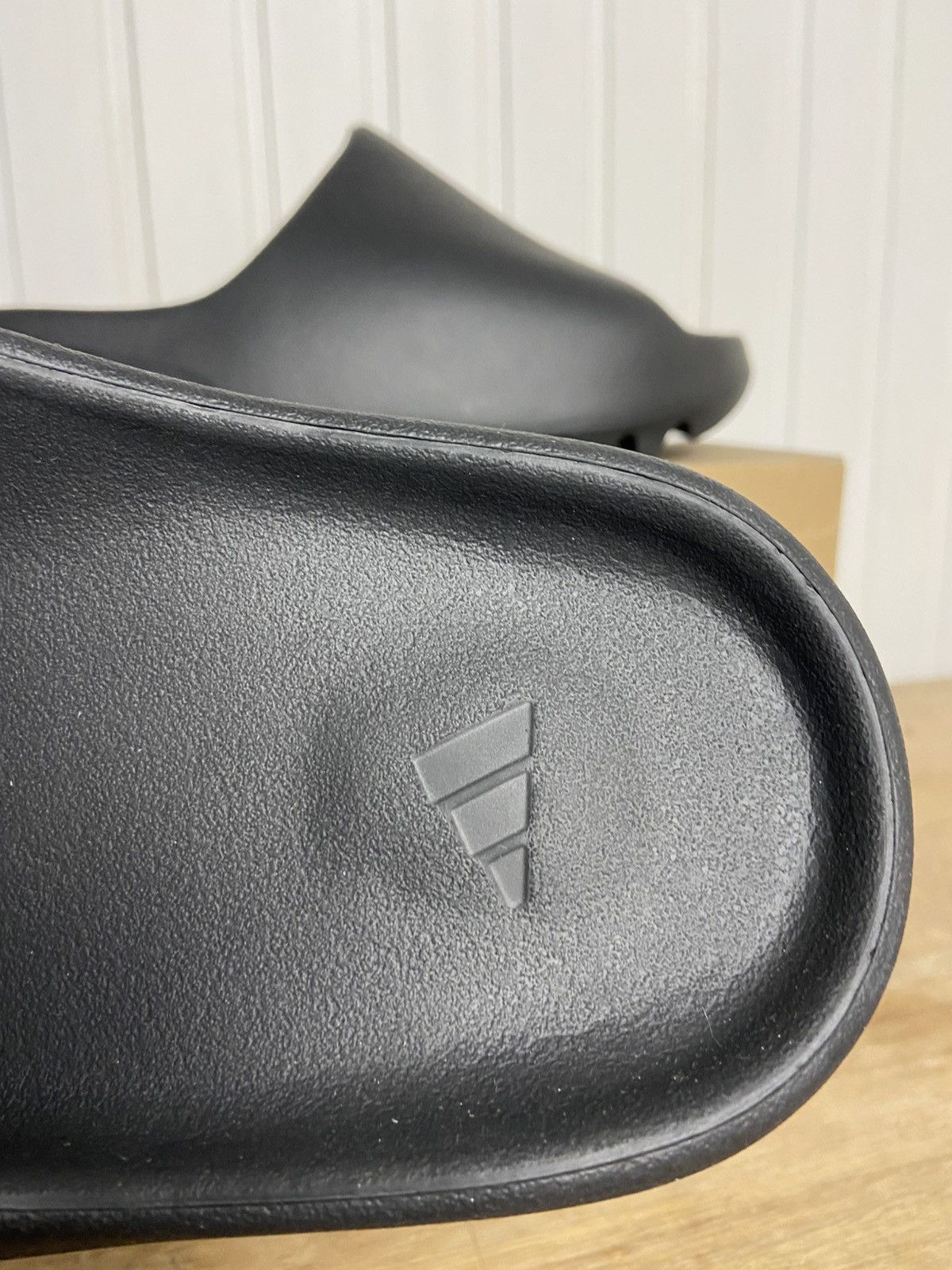 Adidas New adidas Yezzy Slide "Onyx" size us10 Size US 10 / EU 43 - 12 Thumbnail