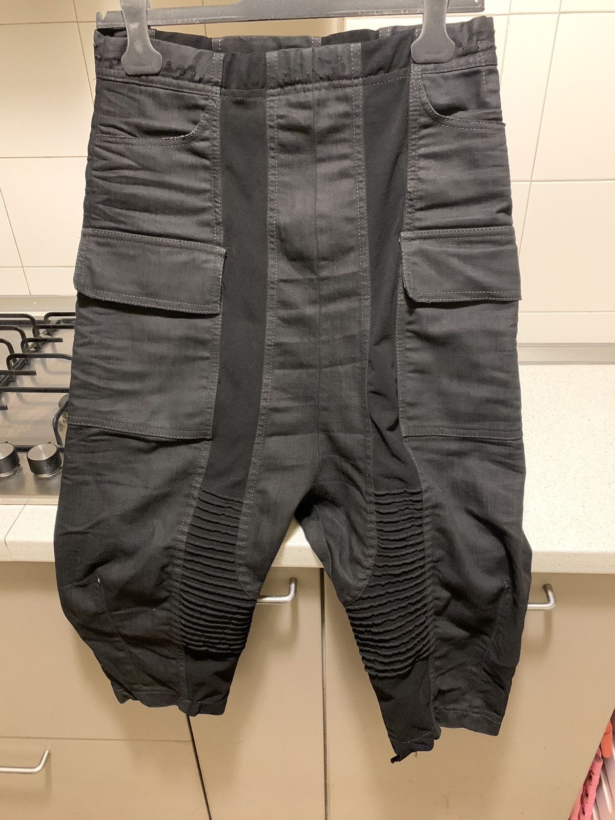 image of Rick Owens Cropped Pants in Black, Men's (Size 28)
