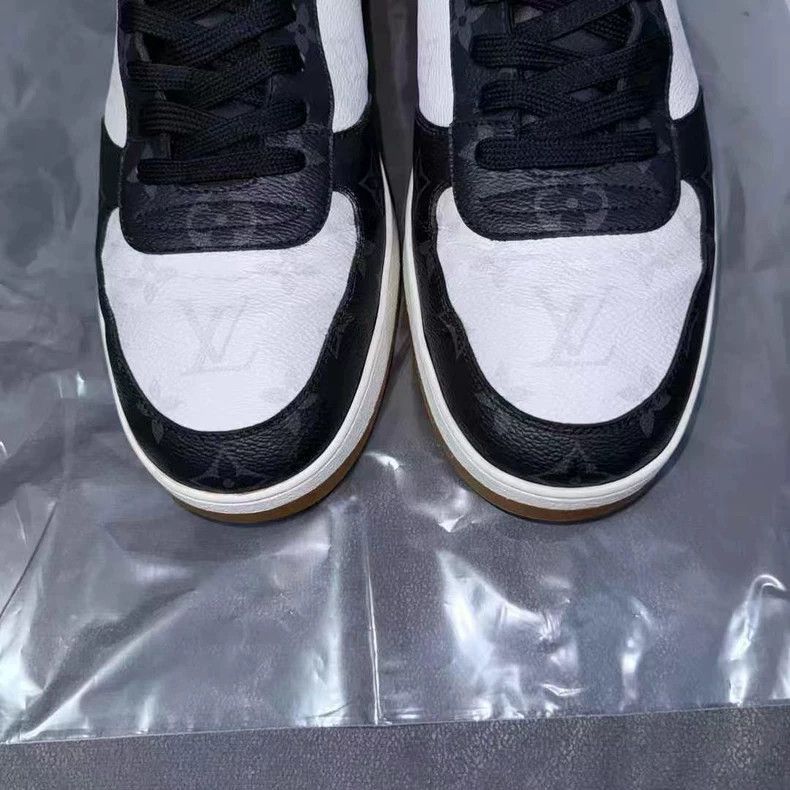 LV Rivoli Classic Black and White Sneakers -2505