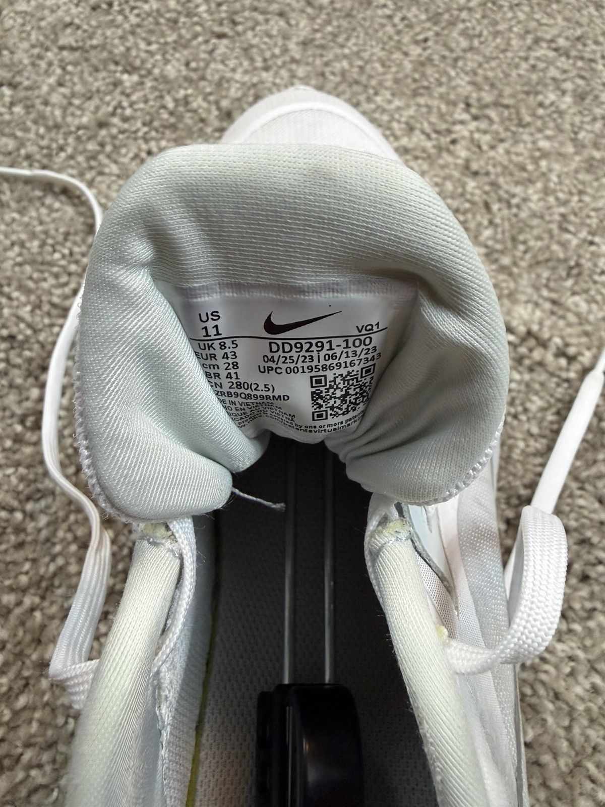 Nike Nike Quest 5 Road Running Shoes — White/Pure Platinum Size US 11 / EU 44 - 9 Thumbnail
