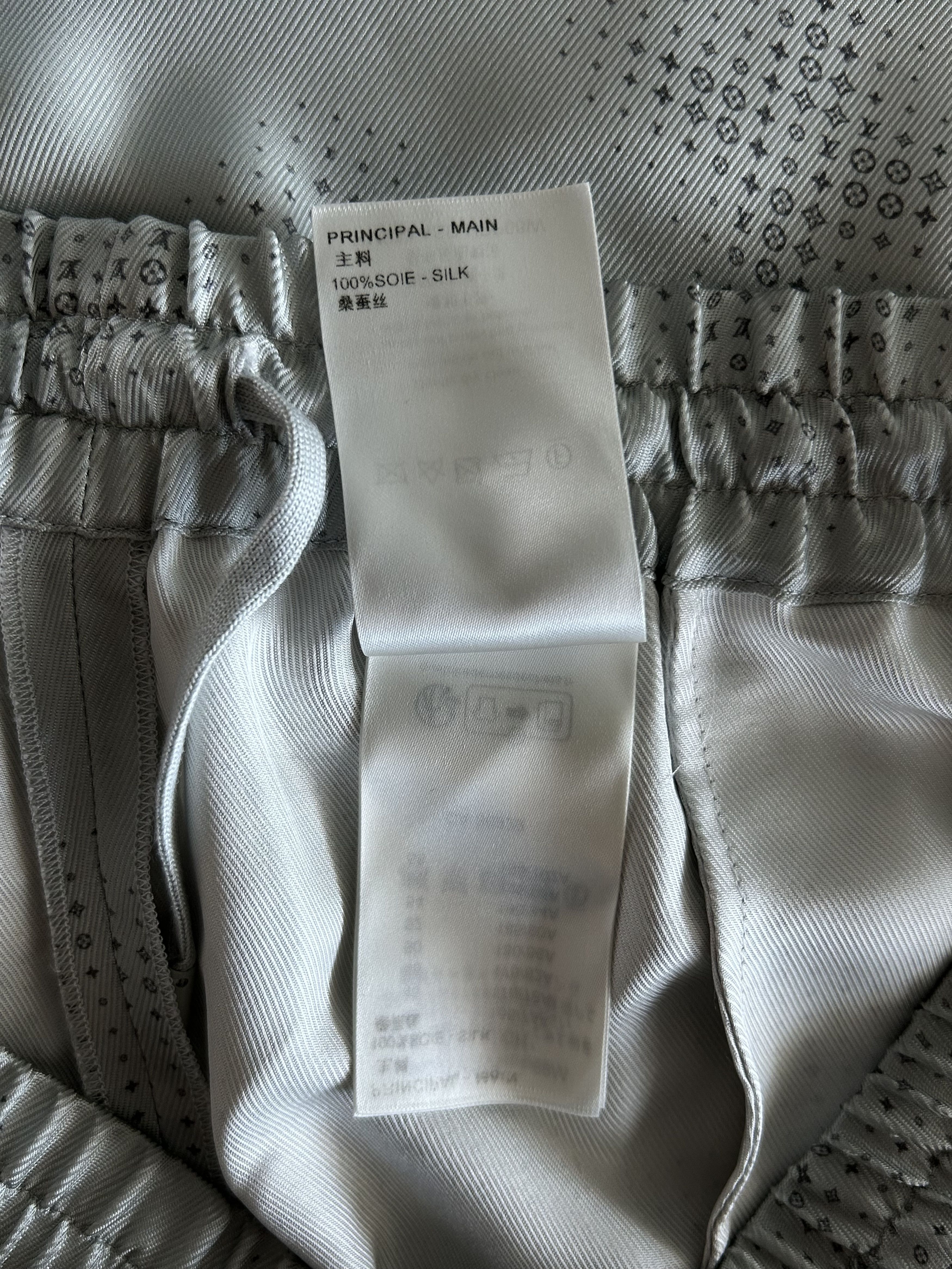 Louis Vuitton Louis Vuitton Grey LV Pixel Monogram Silk Shorts Size US 42 / EU 58 - 4 Thumbnail