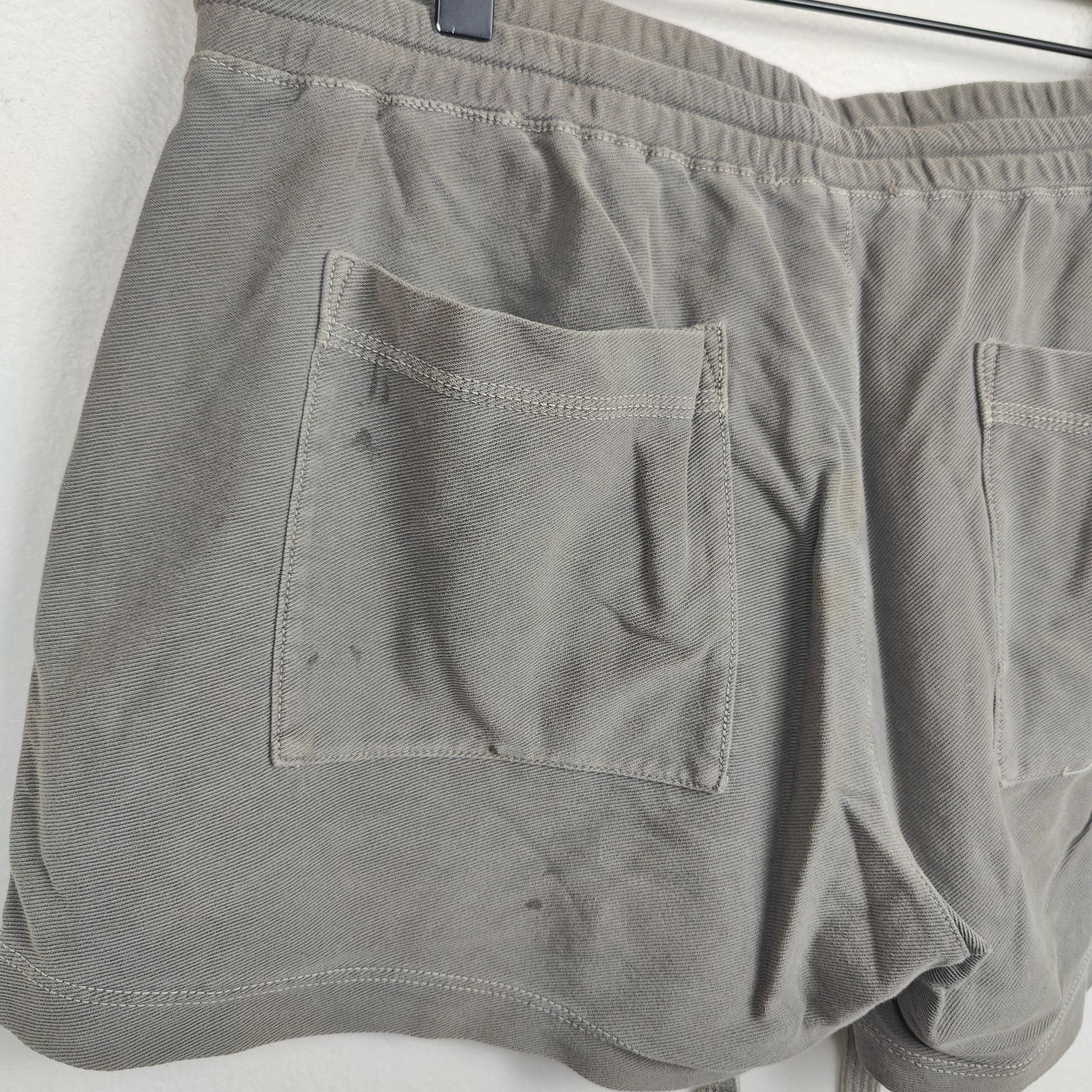 James Perse James Perse Sweat Shorts Womens Medium 2 Gray Cotton Size 29" - 3 Thumbnail