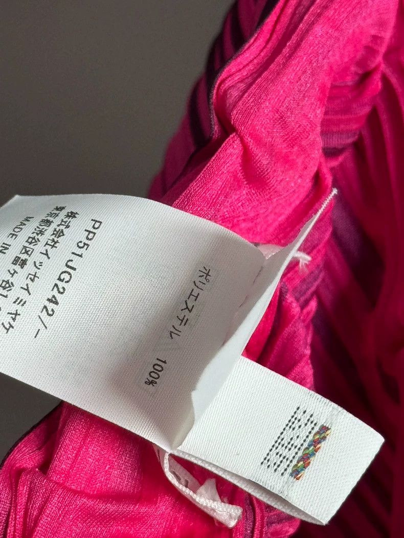 Issey Miyake Issey Miyake size:one size Red and blue horizontal striped Size 22" - 4 Thumbnail