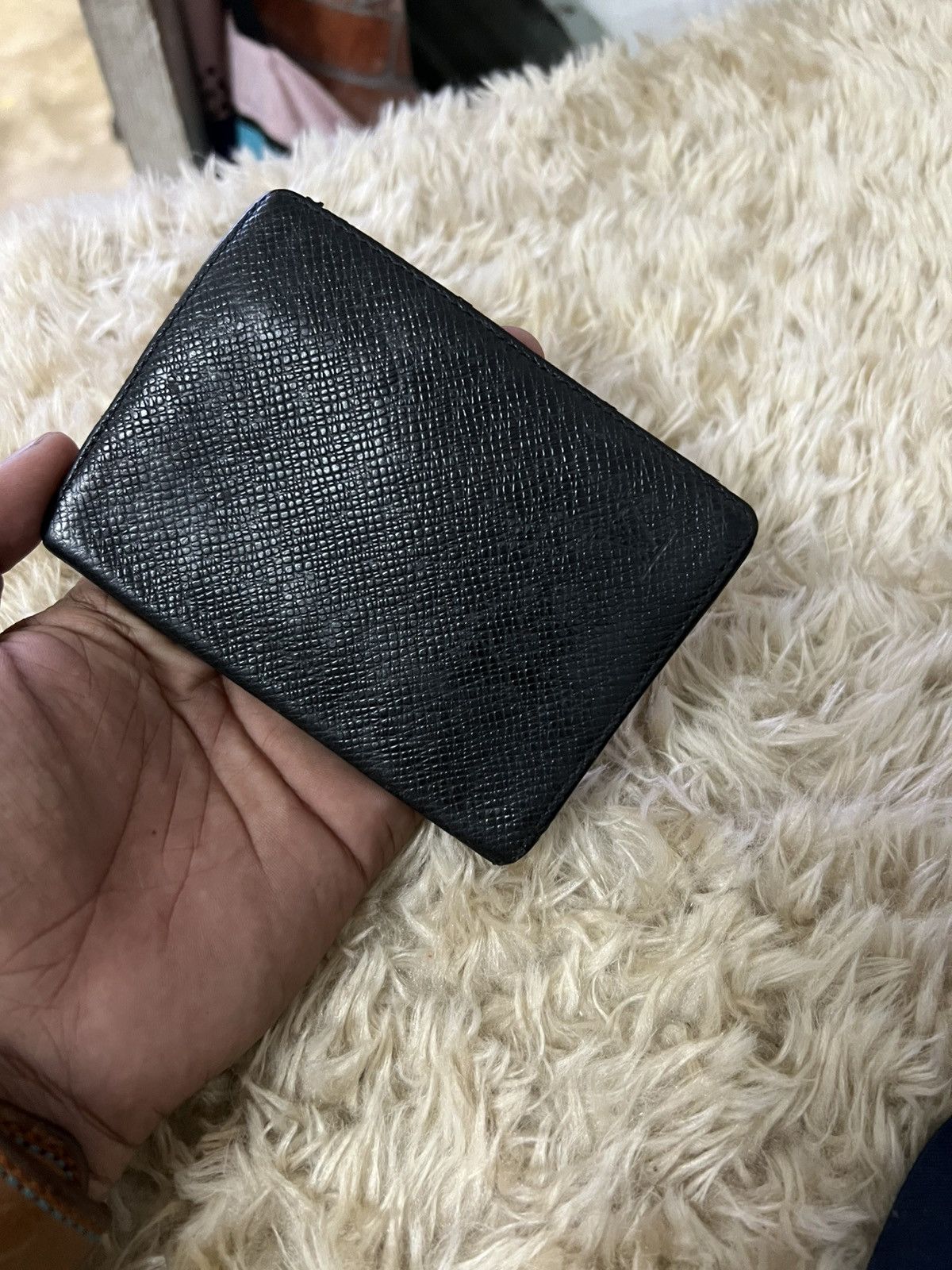 Louis Vuitton Authentic vintage Louis Vuitton Taiga Card Holder Size ONE SIZE - 2 Thumbnail
