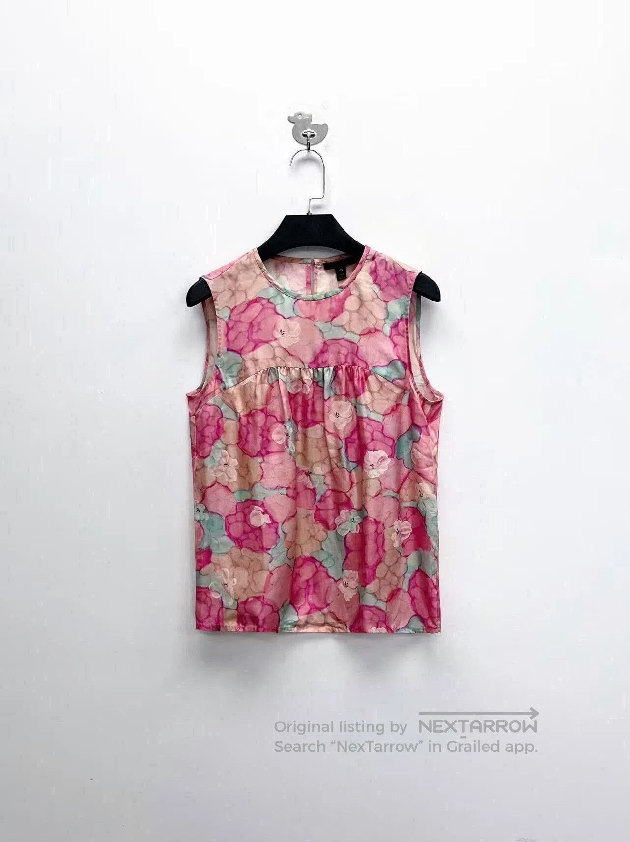 Louis Vuitton Louis Vuitton Floral Silk Sleeveless Top. Size M / US 6-8 / IT 42-44 - 1 Thumbnail