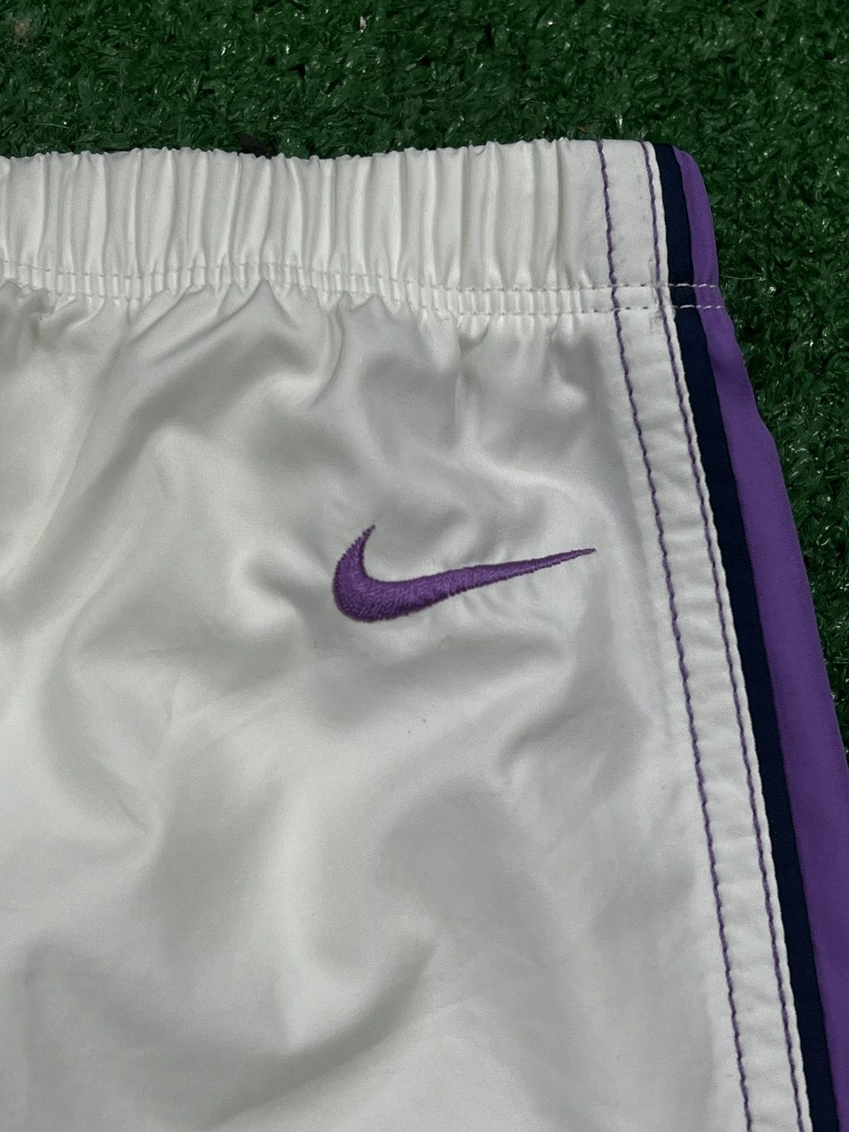 Nike Vintage Y2k Nike Silver Tag Swoosh Side Stripe Joggers Size 38" / US 16 / IT 52 - 2 Thumbnail