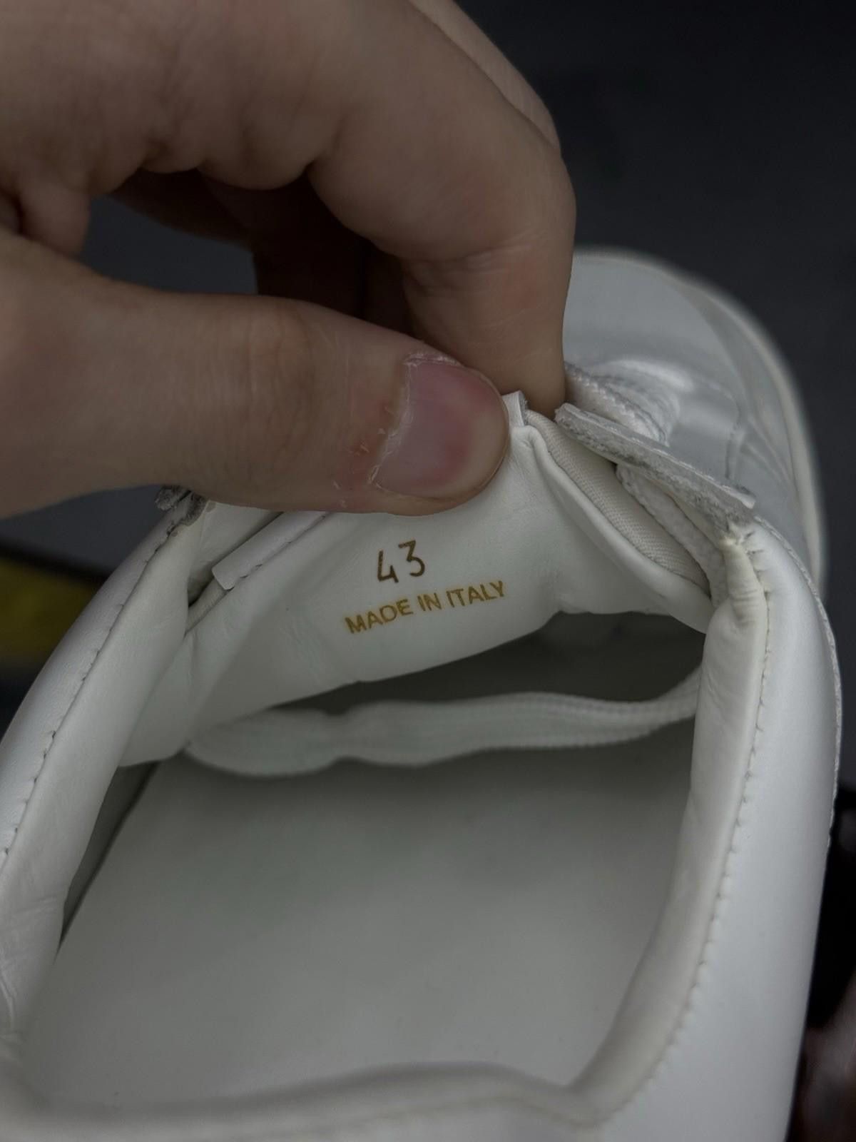 Versace $850 Authentic Versace Logo Low Top Sneaker Size 43EU/10US Size US 10 / EU 43 - 11 Thumbnail