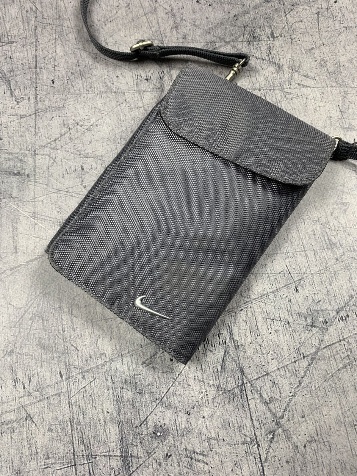 Nike Vintage Hype Nike Swoosh Shoulder Bag Metal Logo Size ONE SIZE - 2 Thumbnail