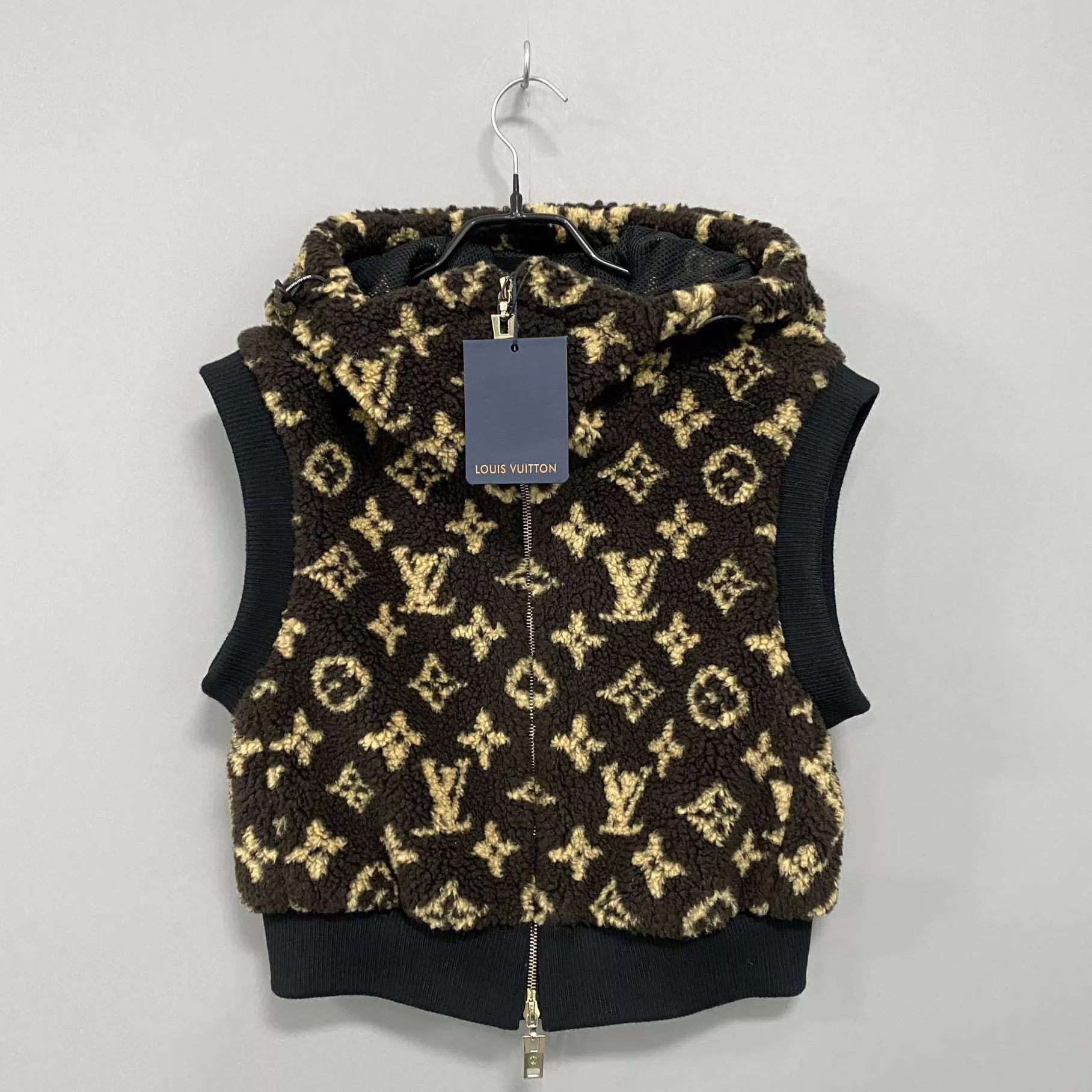 Louis Vuitton LV brown all over logo teddy vest size 38 Size S / US 4 / IT 40 - 1 Thumbnail
