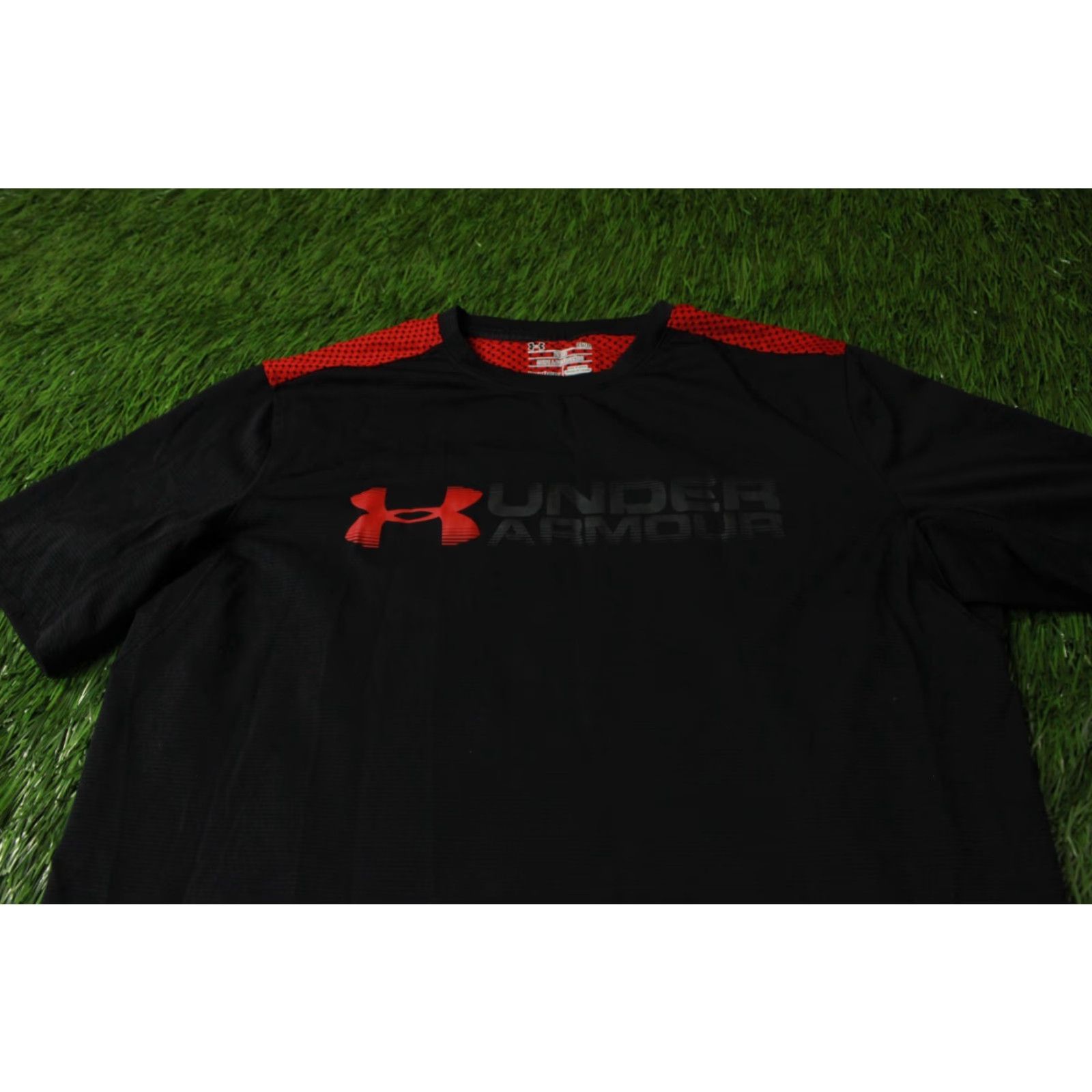 Under Armour UNDER ARMOUR HEATGEAR Shirt Men L Black and Red 2016 CrossFit Jersey 100% Polyester Short Sleeve Size US L / EU 52-54 / 3 - 3 Thumbnail
