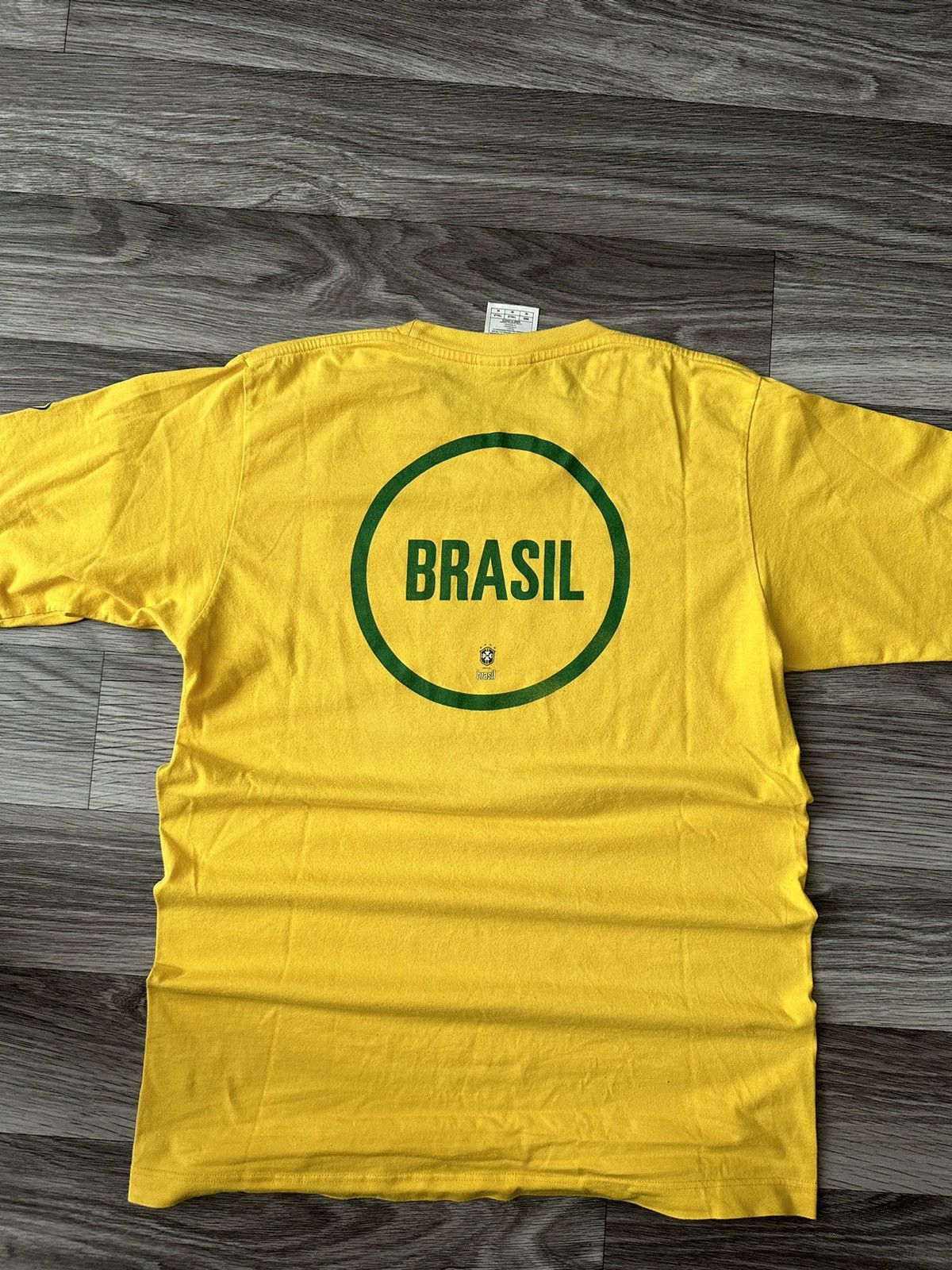 Nike Nike Vintage 90s Brazil Soccer Team Big logo T shirt hype y2 Size US M / EU 48-50 / 2 - 2 Thumbnail