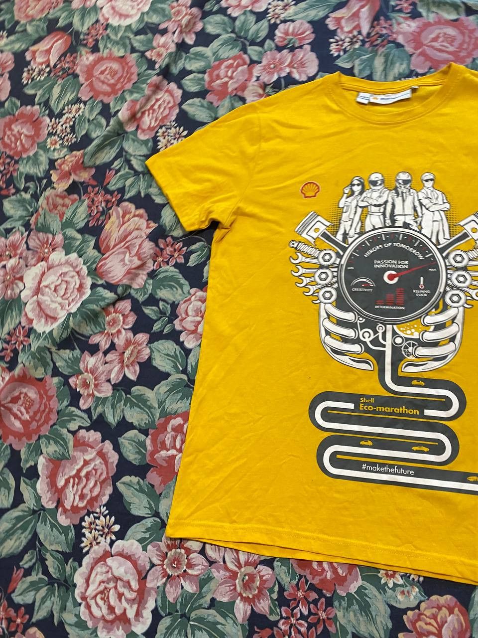 Marlboro Y2K T-shirt big print logo Marlboro yellow Vintage Size US M / EU 48-50 / 2 - 7 Thumbnail