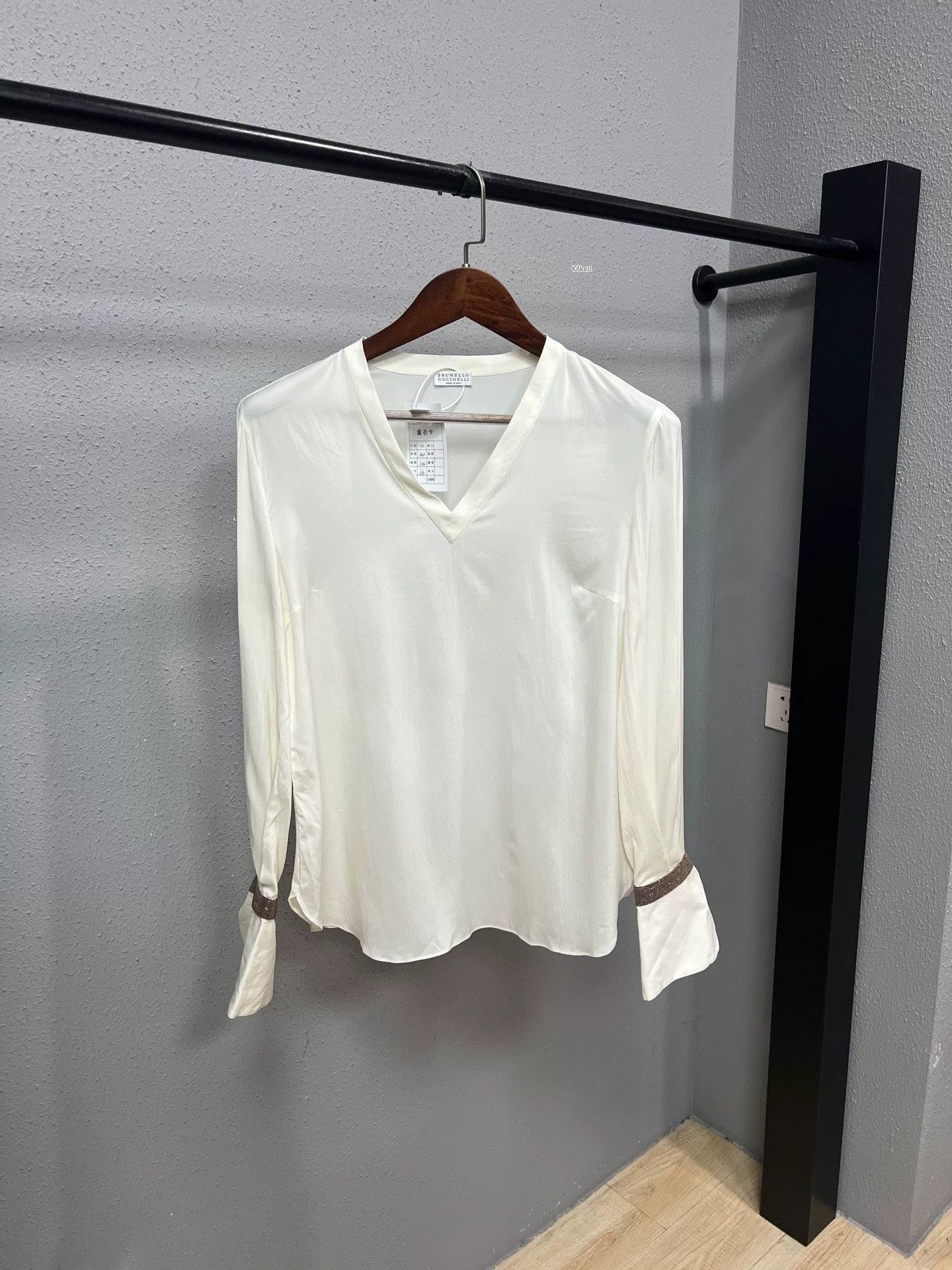 Brunello Cucinelli Brunello Cucinelli Beaded Silk V-Neck Shirt Size US M / EU 48-50 / 2 - 1 Thumbnail