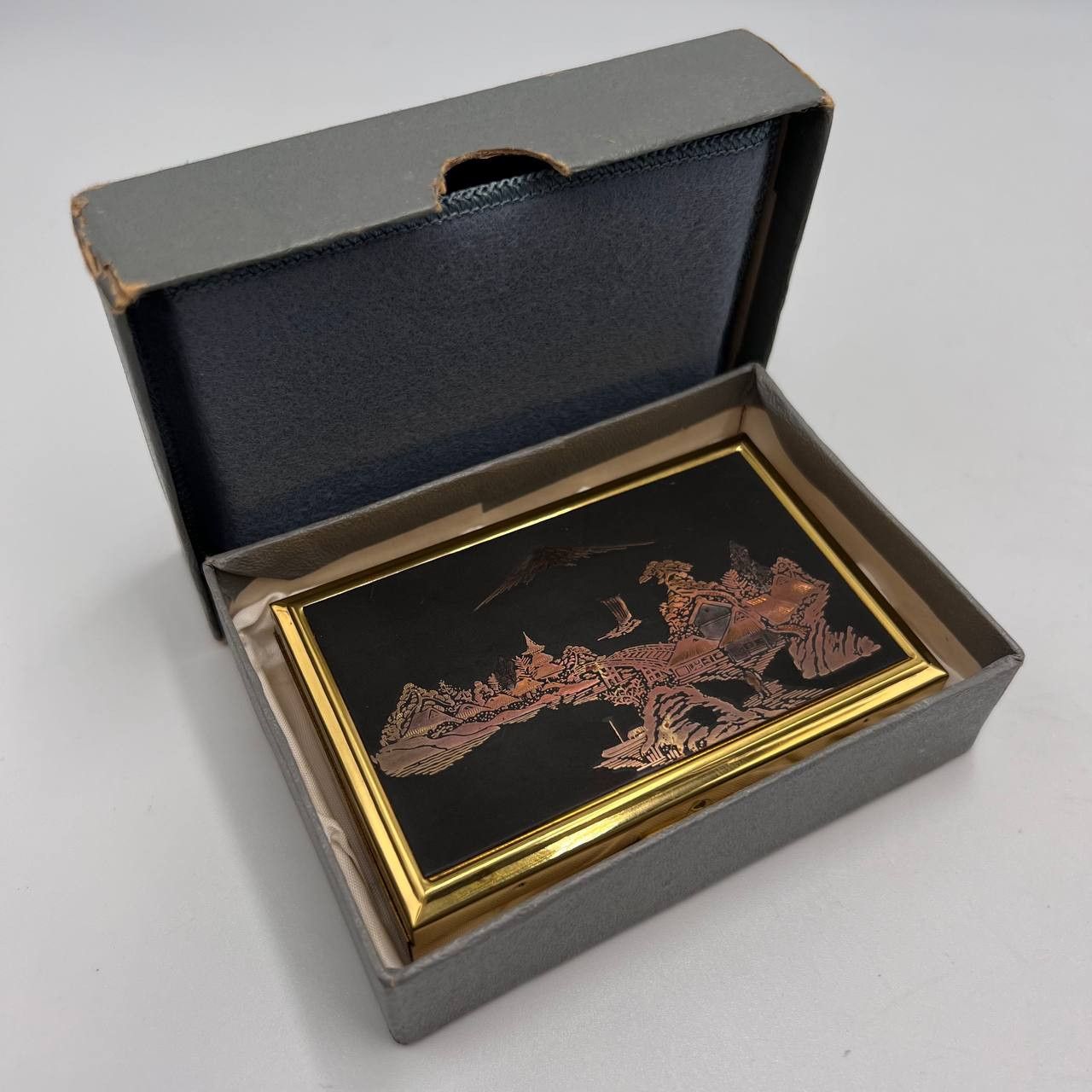 Vintage Vintage Musical Compact Cosmetic Powder Box Gold Tone Size ONE SIZE - 4 Thumbnail