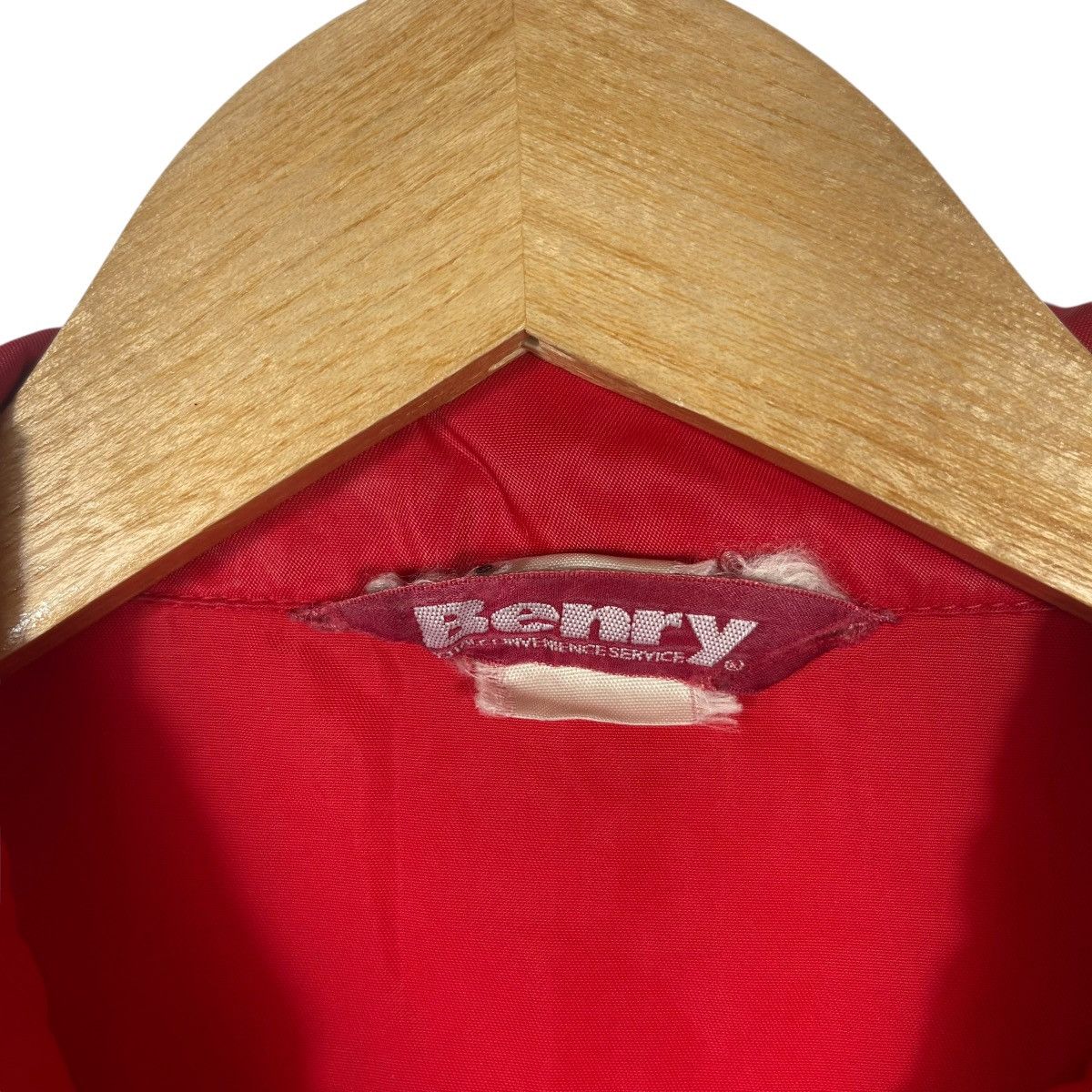 Vintage Vintage Benry Red Nylon Windbreaker Jacket Snap Zip Logo Size US XL / EU 56 / 4 - 3 Thumbnail