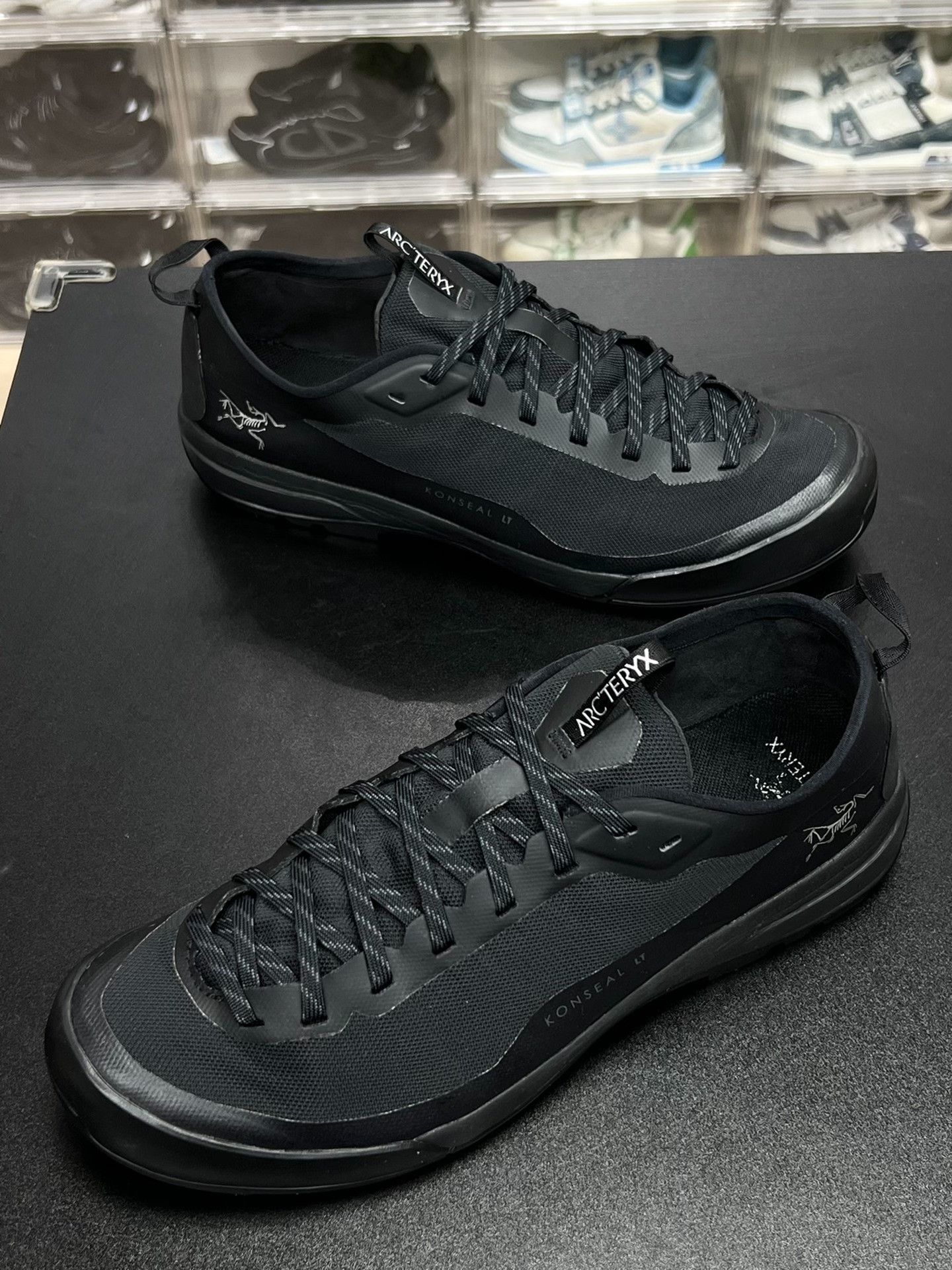 Arc'teryx Arc'teryx Black Lowtop Sneakers 9.5 Men Size US 9.5 / EU 42-43 - 1 Thumbnail