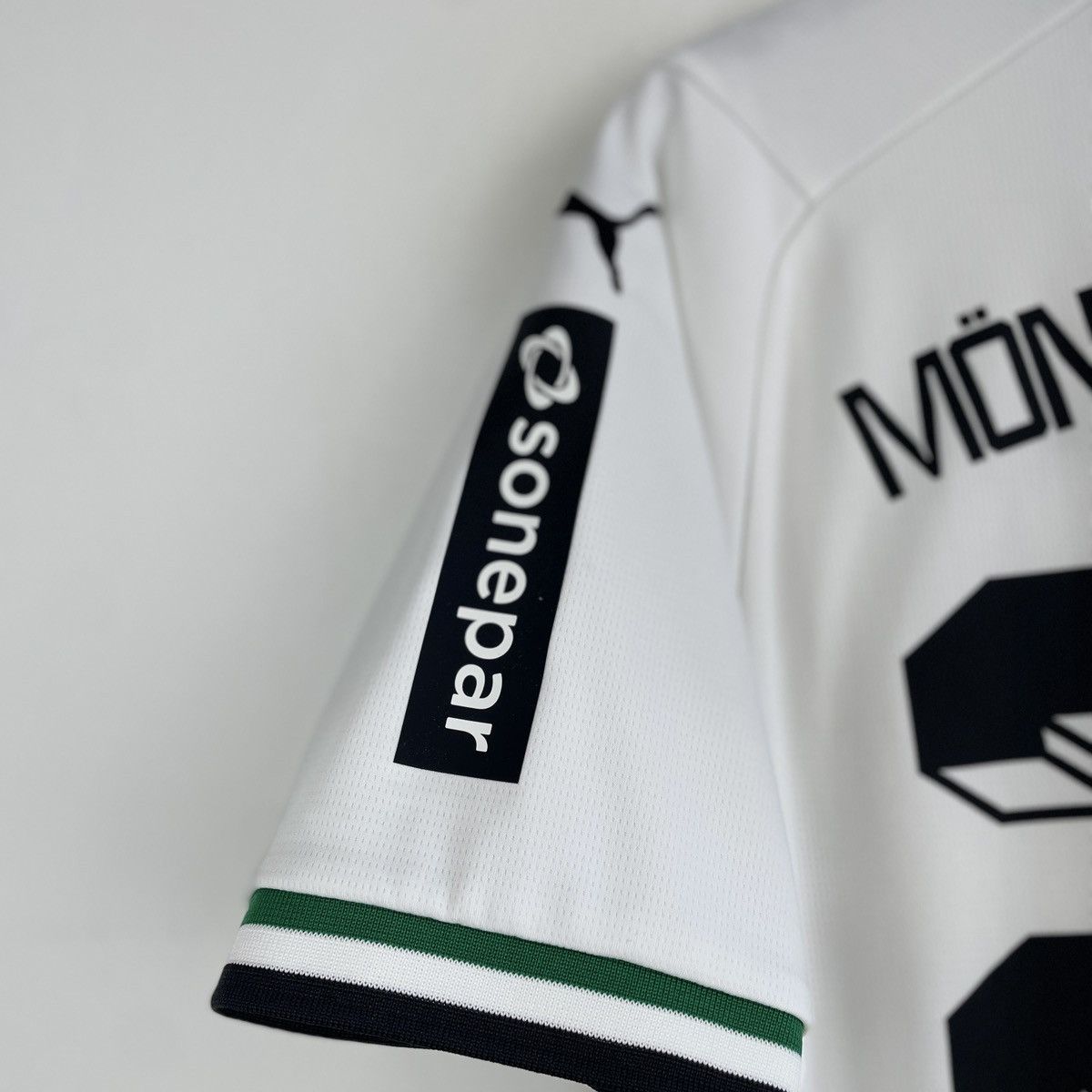 Puma Borussia Mönchengladbach Robin Hack Home Jersey 2023/2024 Size US S / EU 44-46 / 1 - 7 Thumbnail