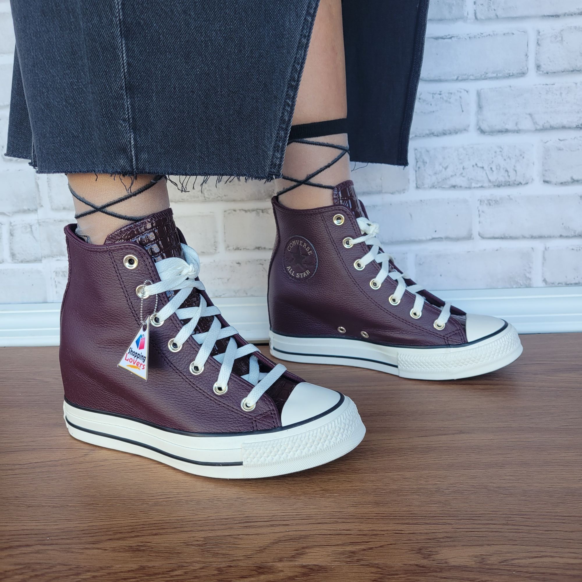 Converse Chuck Taylor All Star Classic Wedge Leather Size 11 Shoes in Red, Women's