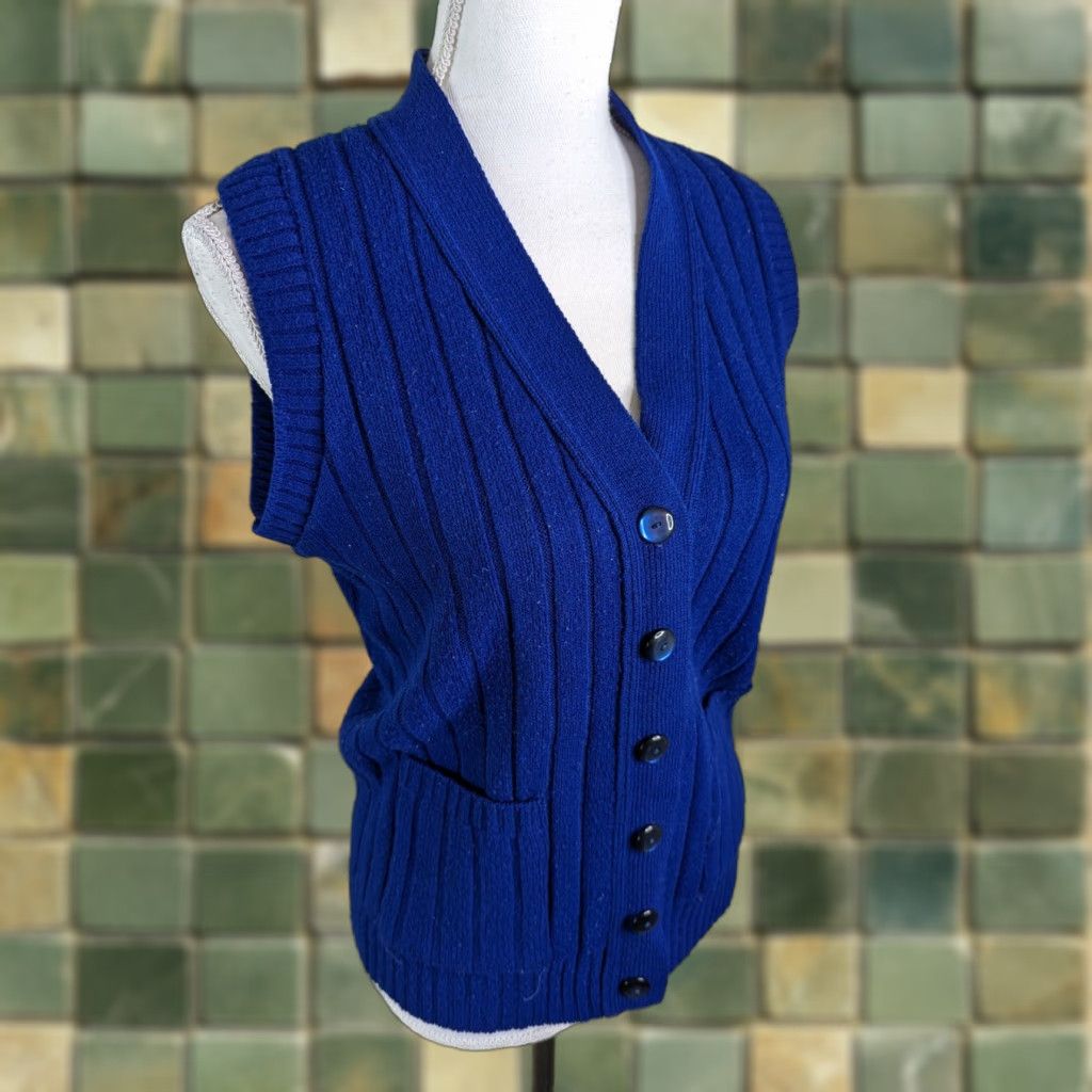 Vintage VINTAGE Cardigan Sweater Vest Women’s Blue V-Neck 80s 90s Cap Sleeve Medium Size M / US 6-8 / IT 42-44 - 1 Thumbnail