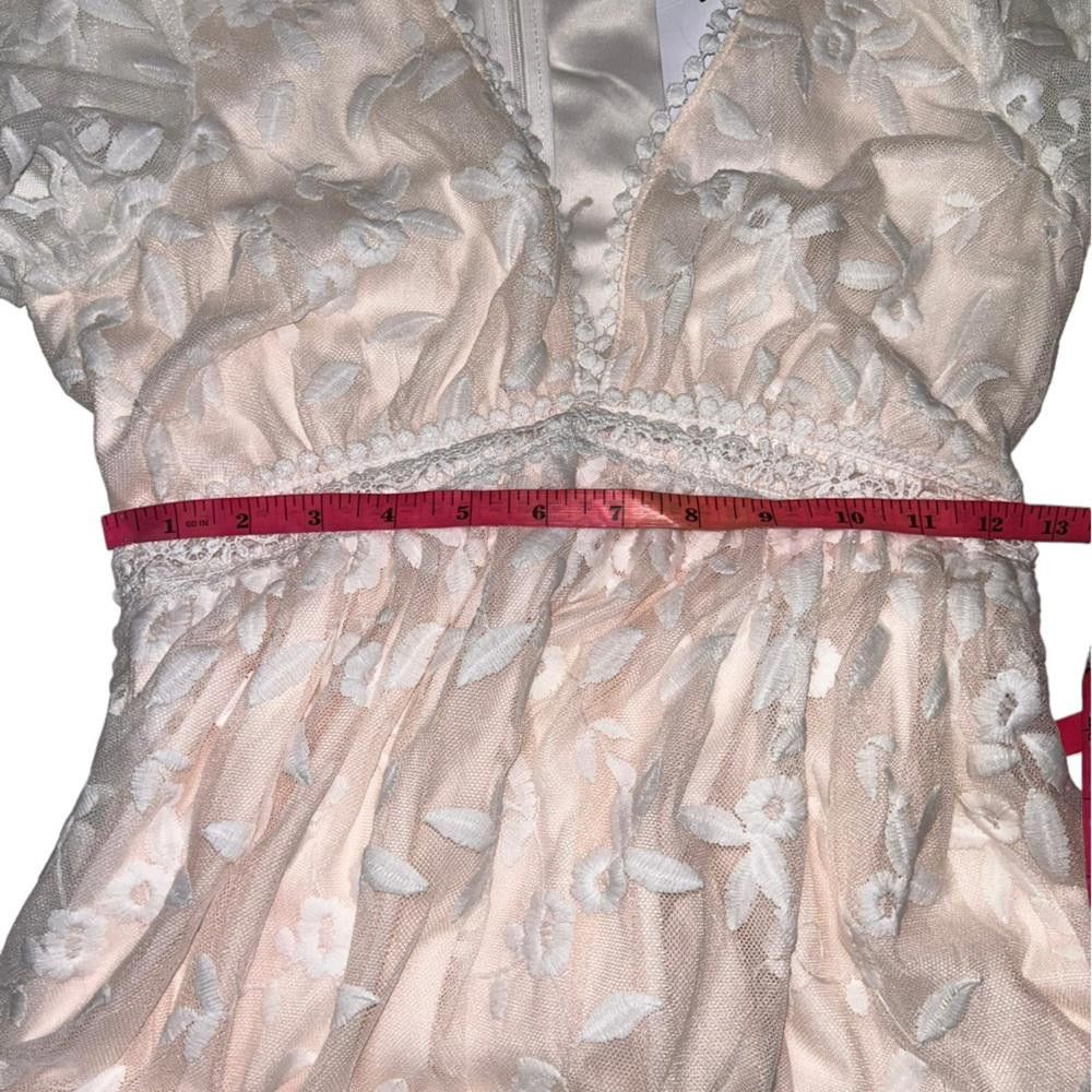 REVOLVE Aakaa l NWT Floral Embroidered White/Peach Maxi Dress XS Size XS / US 0-2 / IT 36-38 - 5 Thumbnail