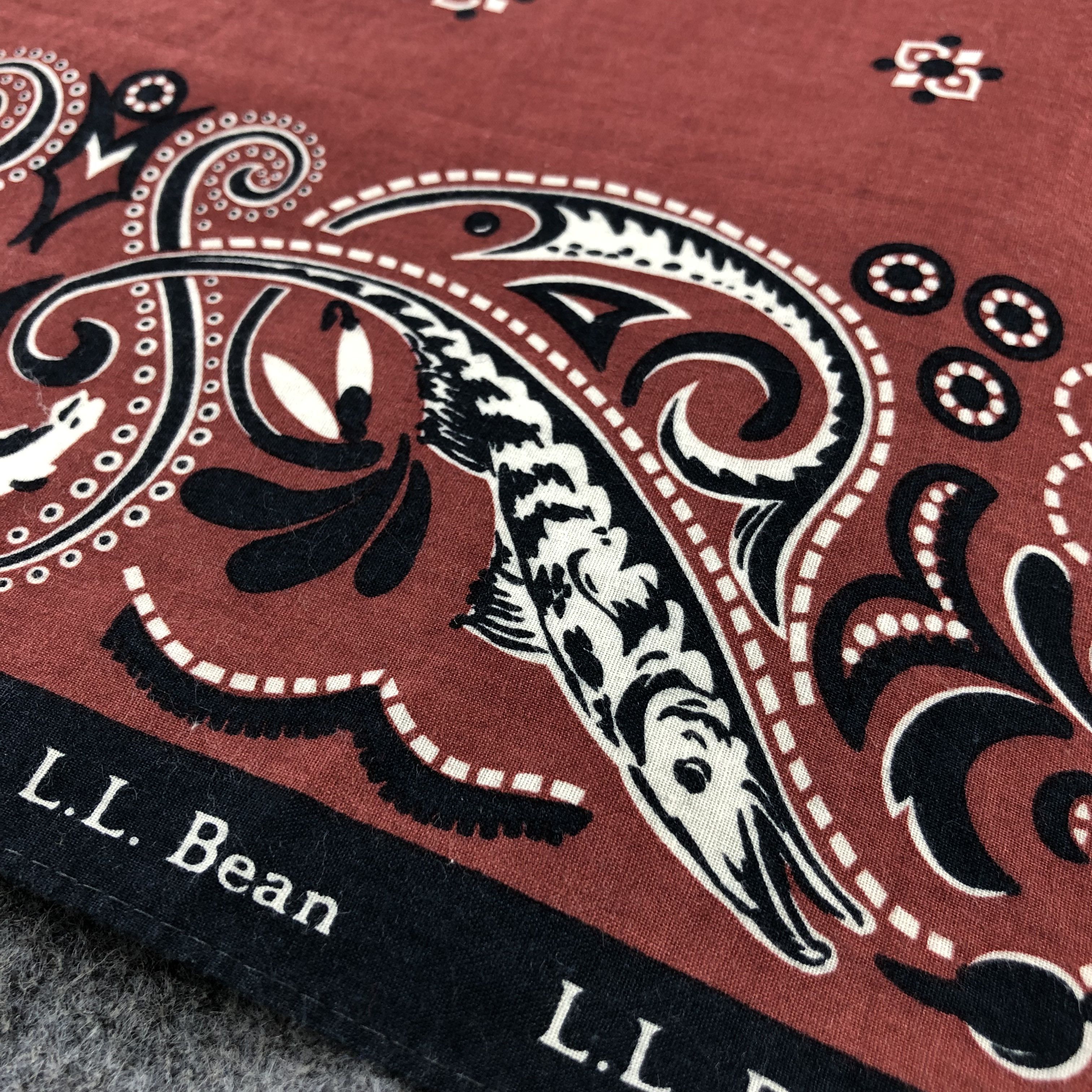 L.L. Bean L.L. Bean Paisley Handkerchief Neckerchief Bandana H1436 Size ONE SIZE - 5 Thumbnail