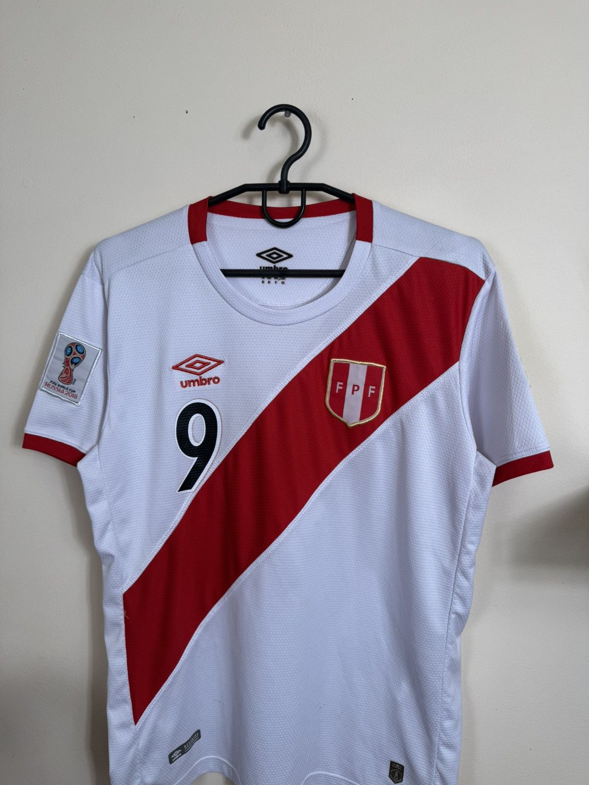 Umbro Umbro Peru FPF Jersey 2018 Guerrero #9 Football Shirt Home Size US M / EU 48-50 / 2 - 9 Thumbnail