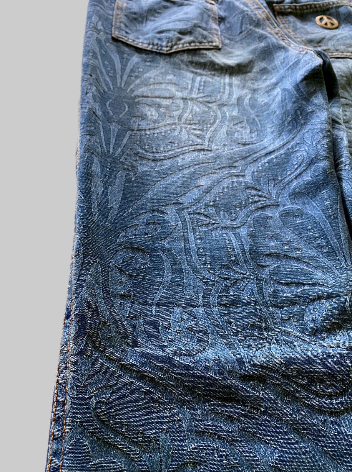 Moschino Vintage Moschino Embossed Design Jeans Size US 30 / EU 46 - 8 Thumbnail
