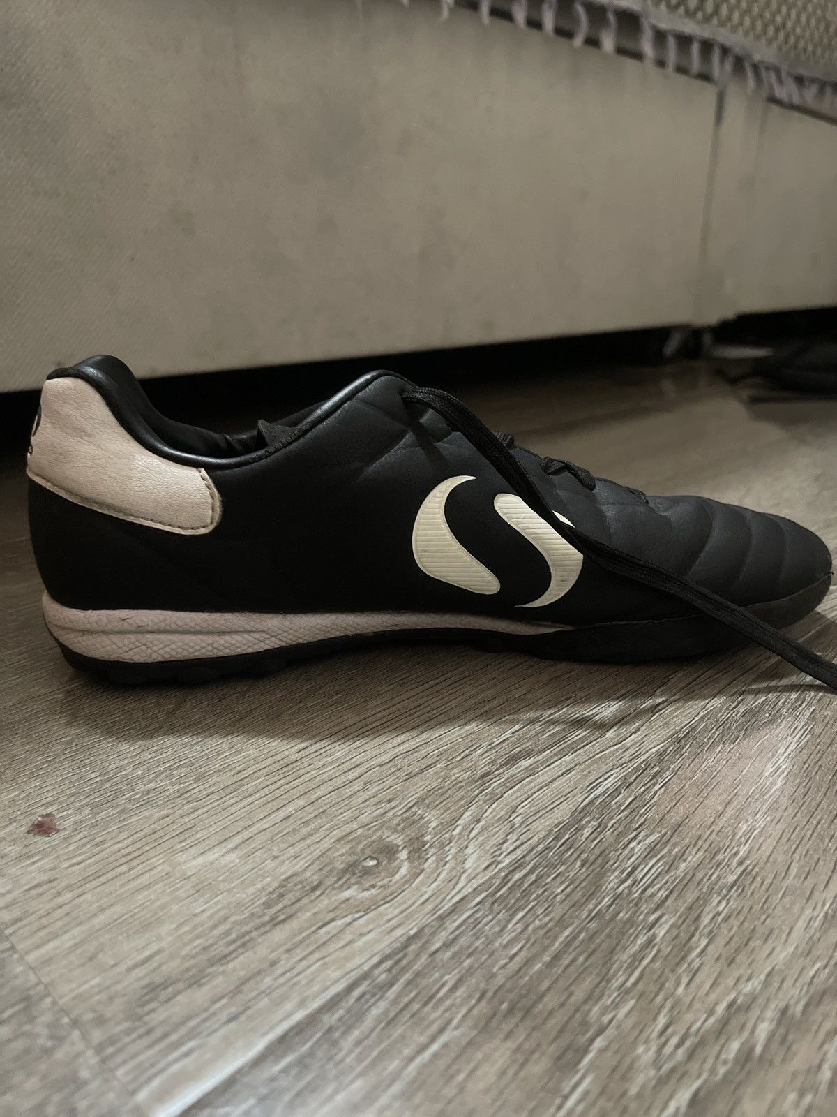 Other Sondico Trainers Black and White Size US 5 / EU 37 - 6 Thumbnail