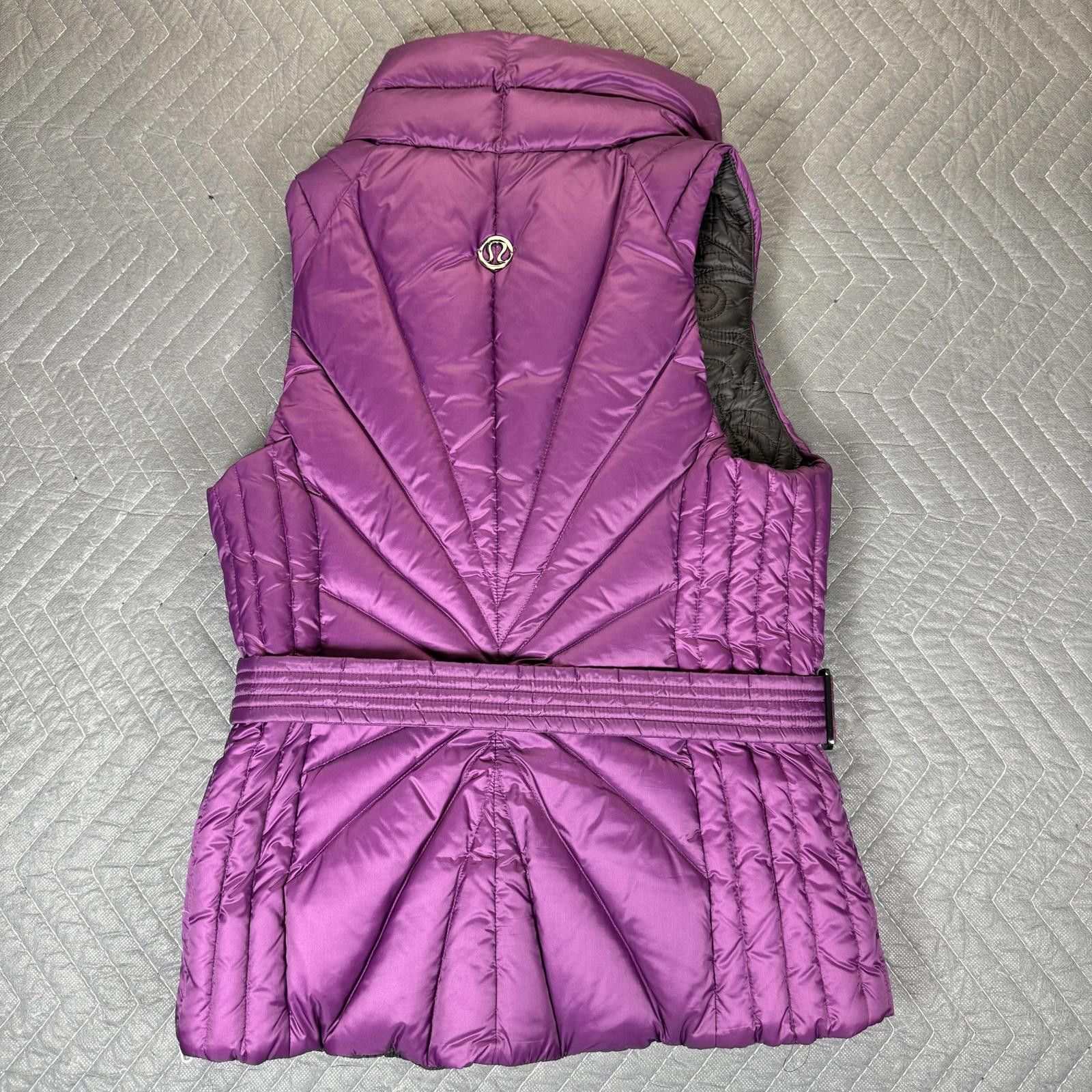 Lululemon Lululemon Purple Reversible Down Puffer Vest Womens 6 Size M / US 6-8 / IT 42-44 - 5 Thumbnail