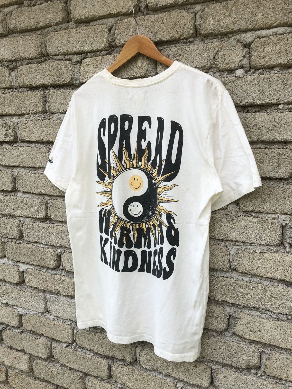 Japanese Brand RARE RSQ x Smiley Spread Warmth Backhit Tee Size US L / EU 52-54 / 3 - 4 Thumbnail