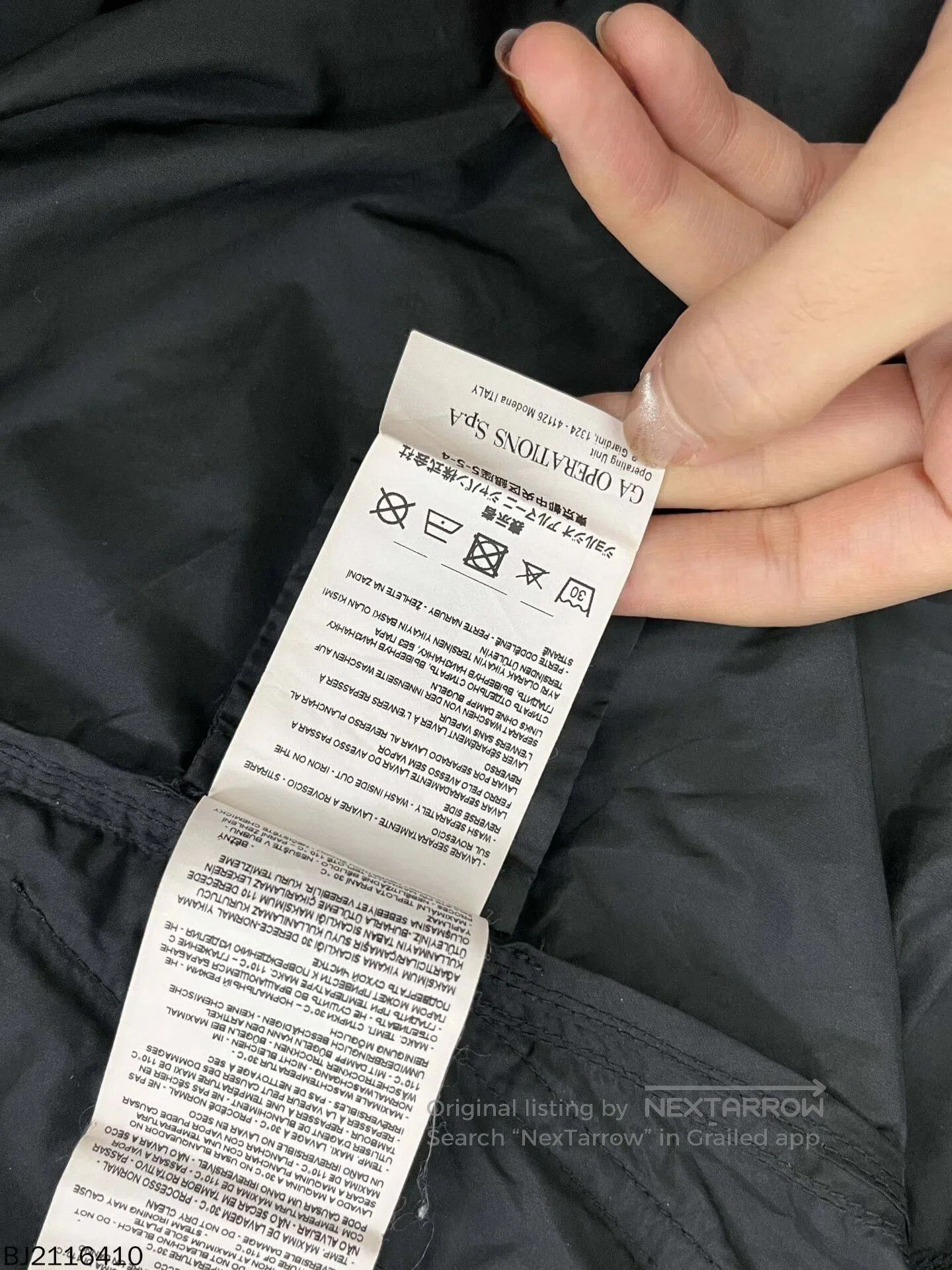 Emporio Armani armani zip-up hooded long sleeve jacket. Size US L / EU 52-54 / 3 - 6 Thumbnail