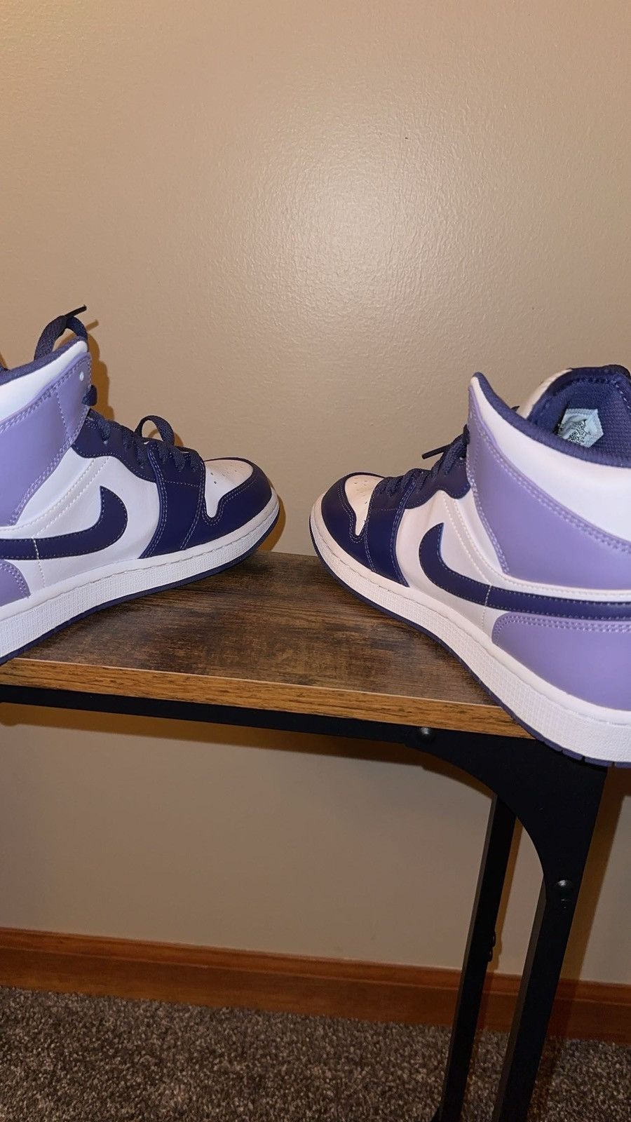 Nike Air Jordan 1 Mid Size US 11 / EU 44 - 3 Thumbnail