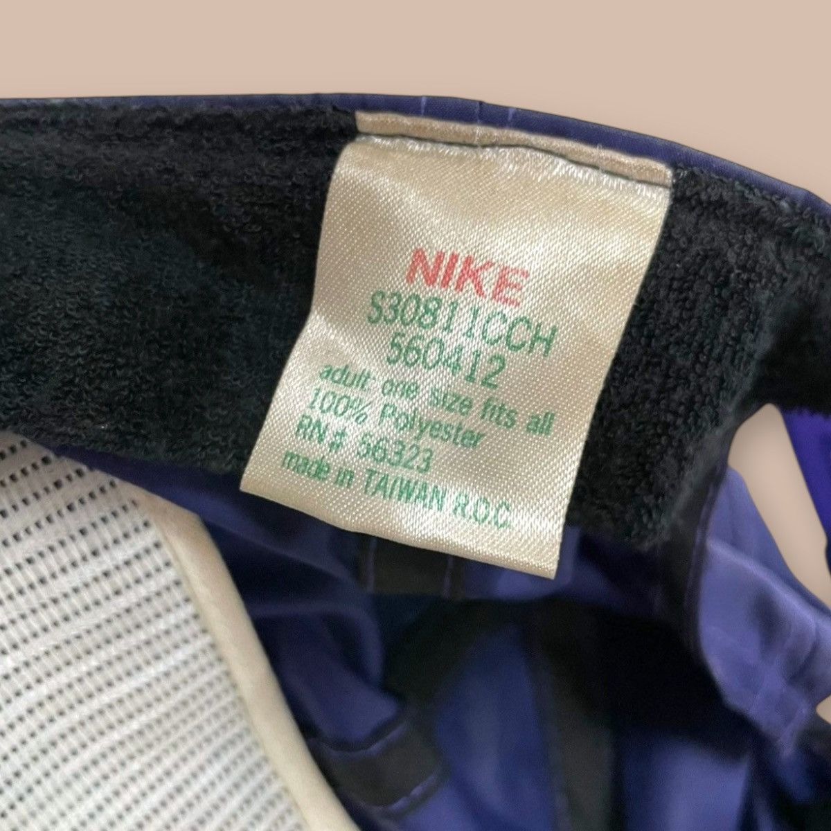 Vintage NIKE 80’s Embroidered Swoosh Nylon CAP