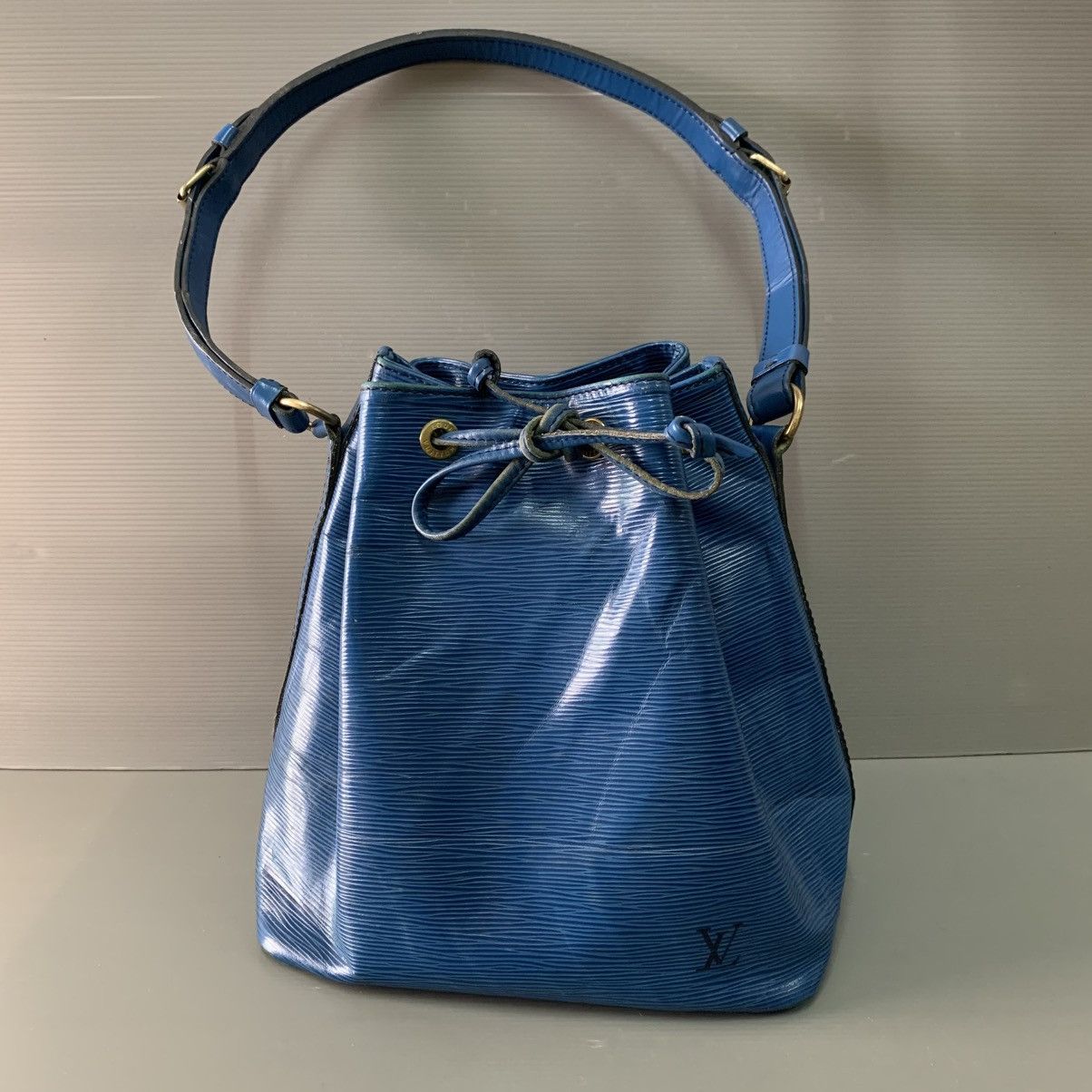 Louis Vuitton Louis Vuitton Epi Leather Petit Noe Bucket Bag Size ONE SIZE - 1 Thumbnail