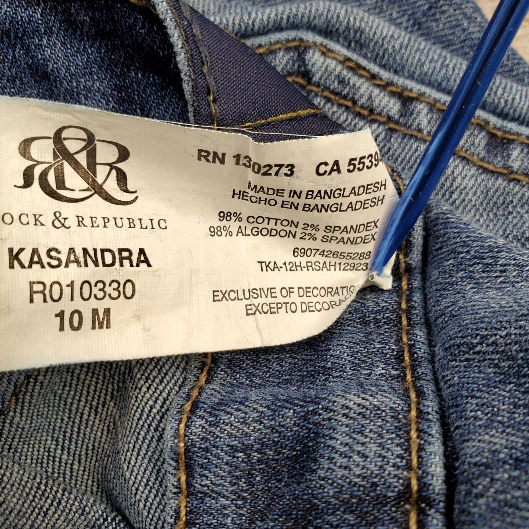Vintage Rock & Republic Kasandra Jeans Womens Size 10 Blue Denim Bootcut Pocket 5-Pocket Regular Inseam 33.75" Denim Flat Glitter? (No) Size 32" / US 10 / IT 46 - 7 Thumbnail