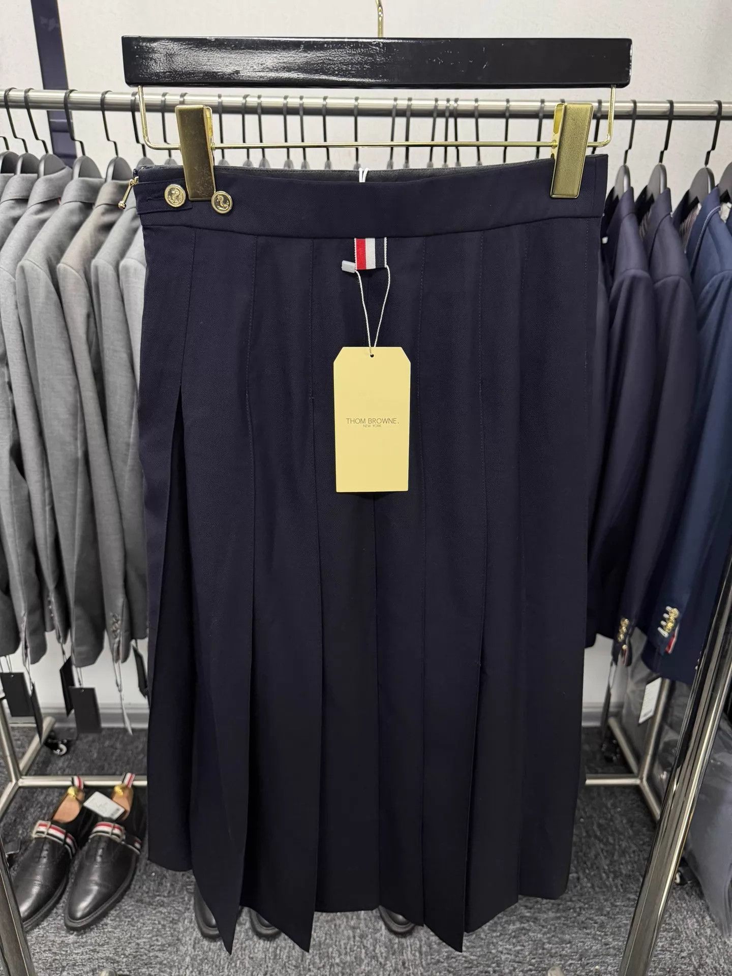 Thom Browne Thom Browne Women's Navy Blue Gold Button Pleated Skirt Size 26" / US 2 / IT 38 - 2 Thumbnail