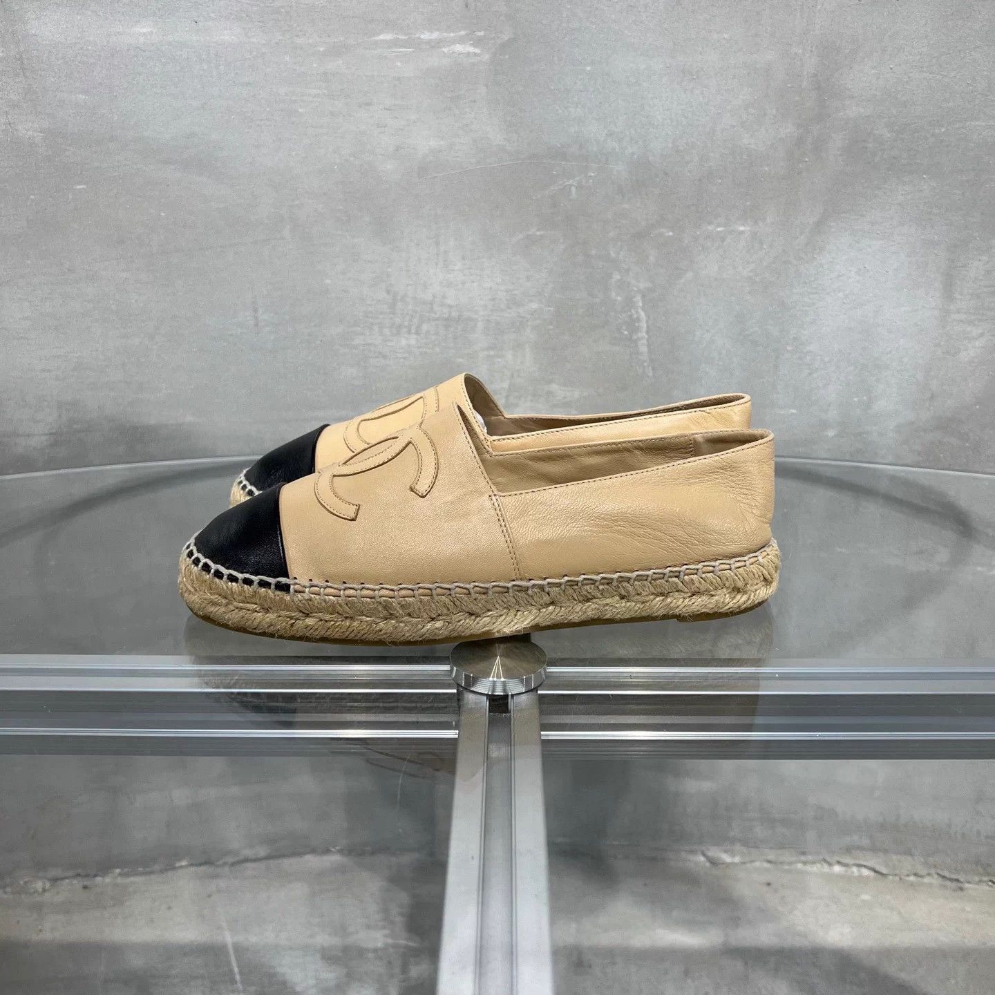 Chanel Chanel beige deck shoes 38 EU Size US 7 / IT 37 - 3 Thumbnail