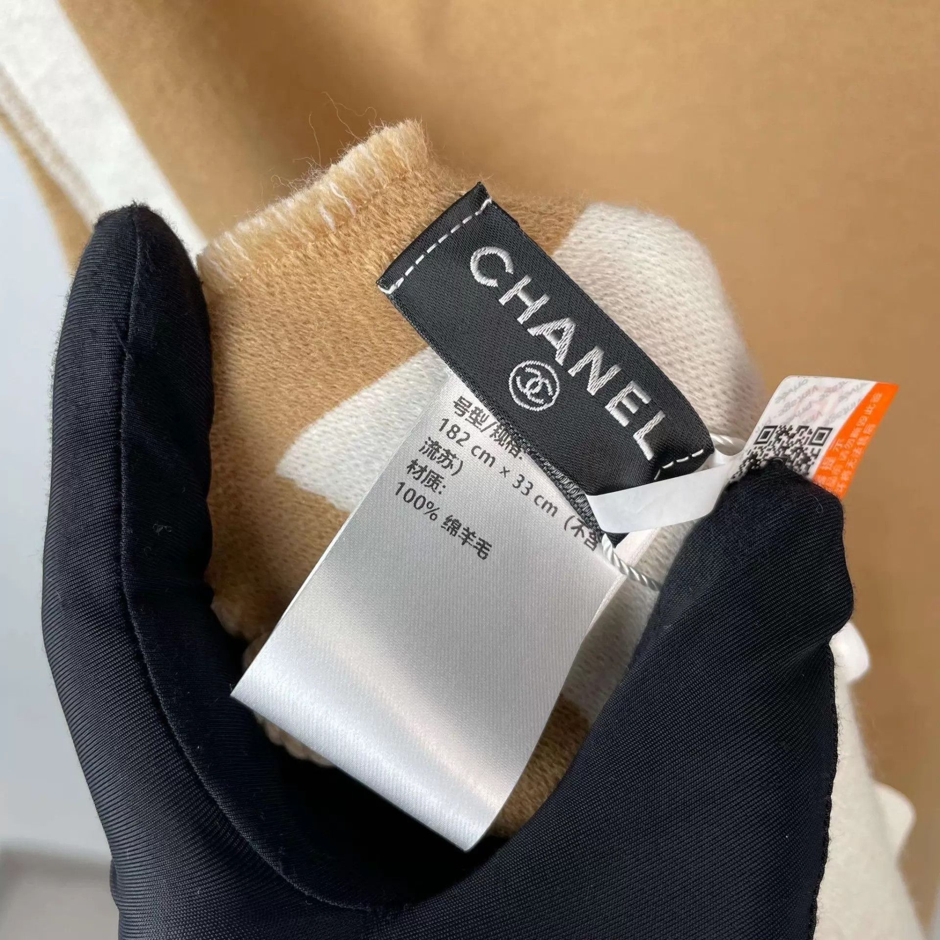 Chanel Chanel 24B CC Wool Scarf Beige Camel Colorblock Size ONE SIZE - 3 Thumbnail
