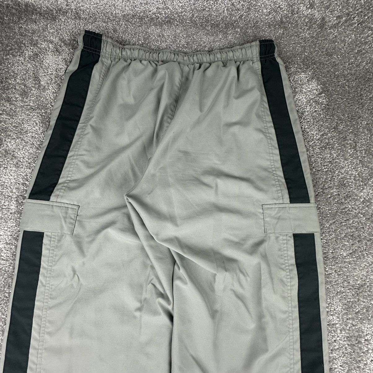 Nike Vintage Nike Cargo Track Pants Mens Large Gray Baggy Y2K Size US 33 - 13 Thumbnail