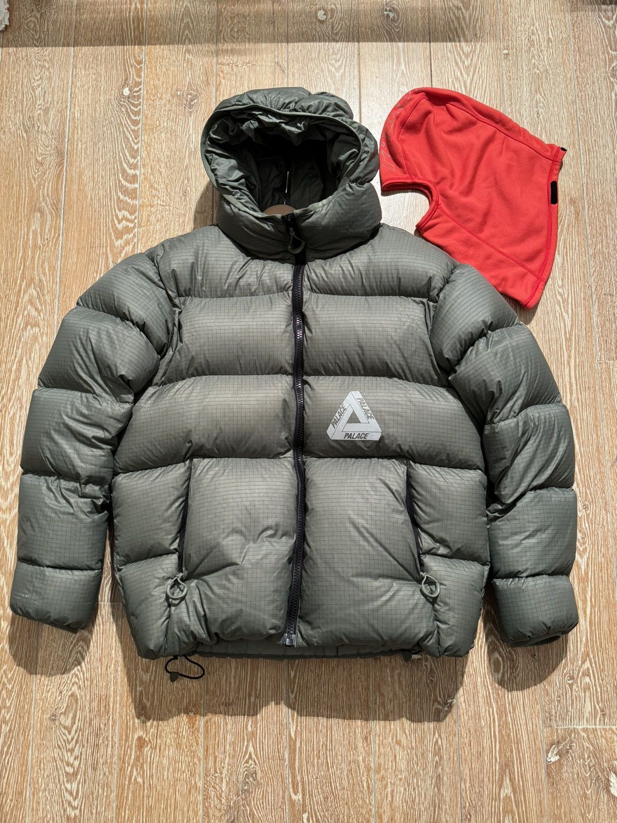 Palace puffer jacket hotsell