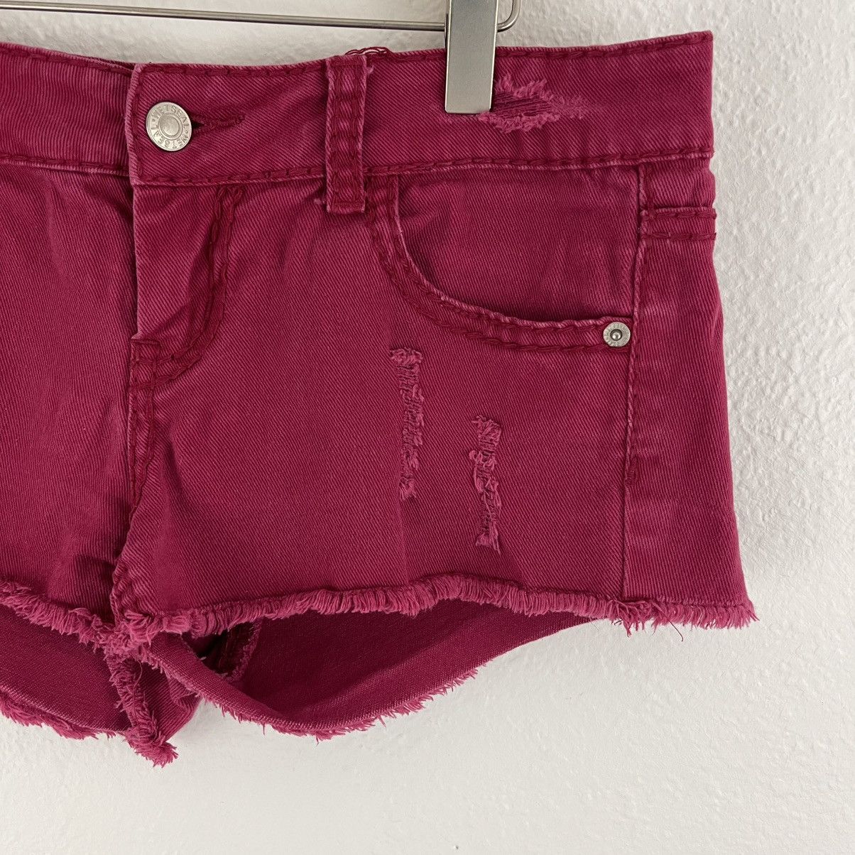 Other WET SEAL Vintage Y2K Pink Low Rise Distressed Denim Shorts Size 26" / US 2 / IT 38 - 3 Thumbnail
