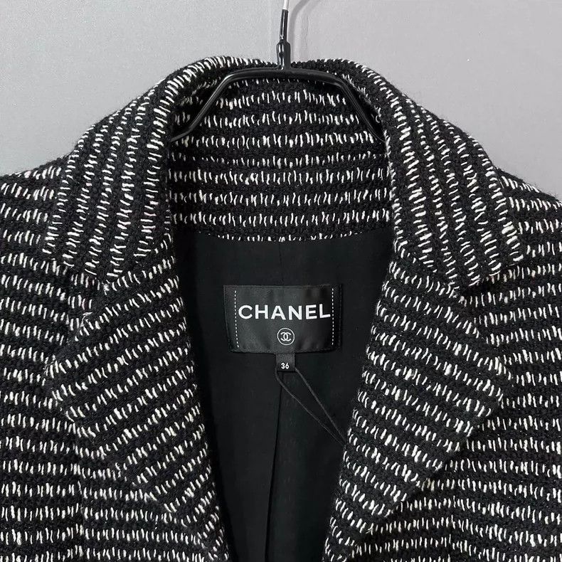 Chanel Chanel Black and white double c button tweed jacket Size XS / US 0-2 / IT 36-38 - 3 Thumbnail