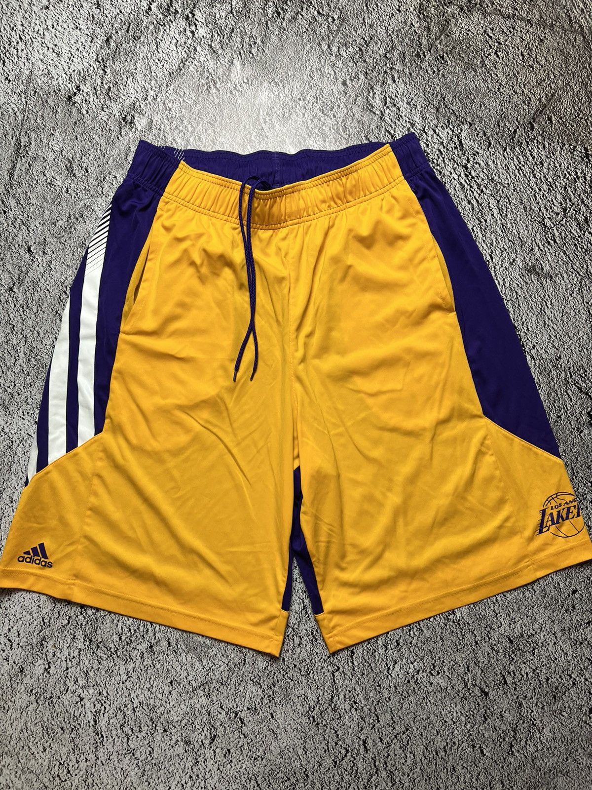 Adidas Los Angeles Lakers NBA adidas vintage Y2K shorts Size US 34 / EU 50 - 1 Thumbnail