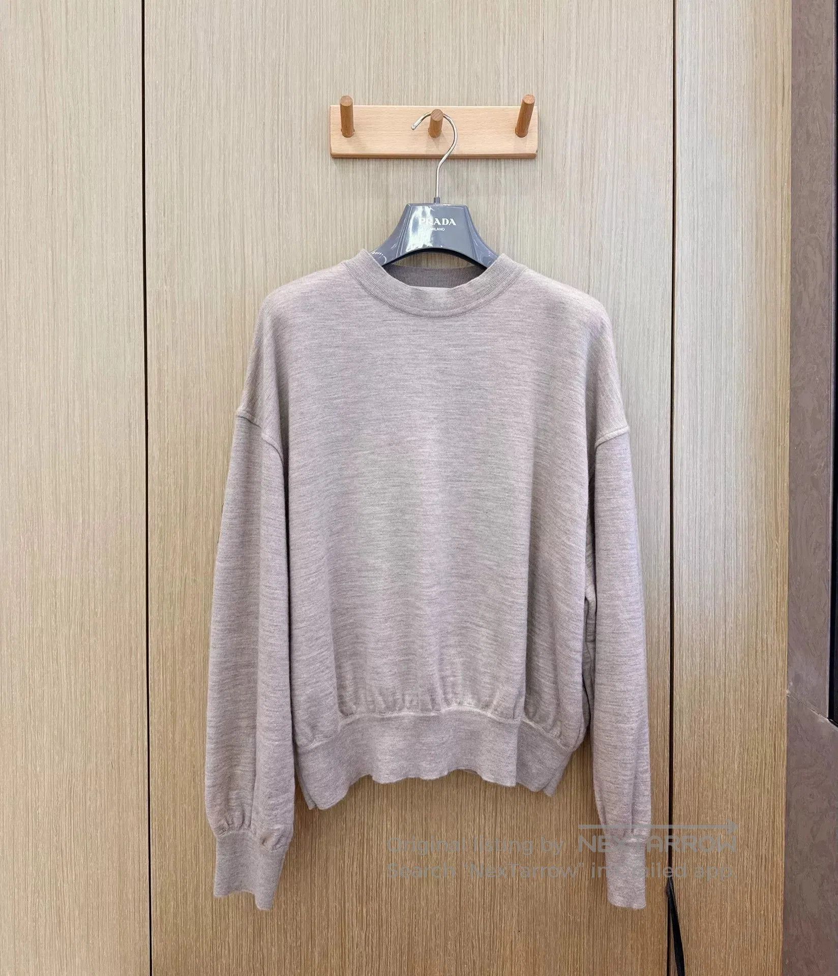 Loro Piana stylish beige cashmere long sleeve sweatshirt. Size US L / EU 52-54 / 3 - 1 Thumbnail